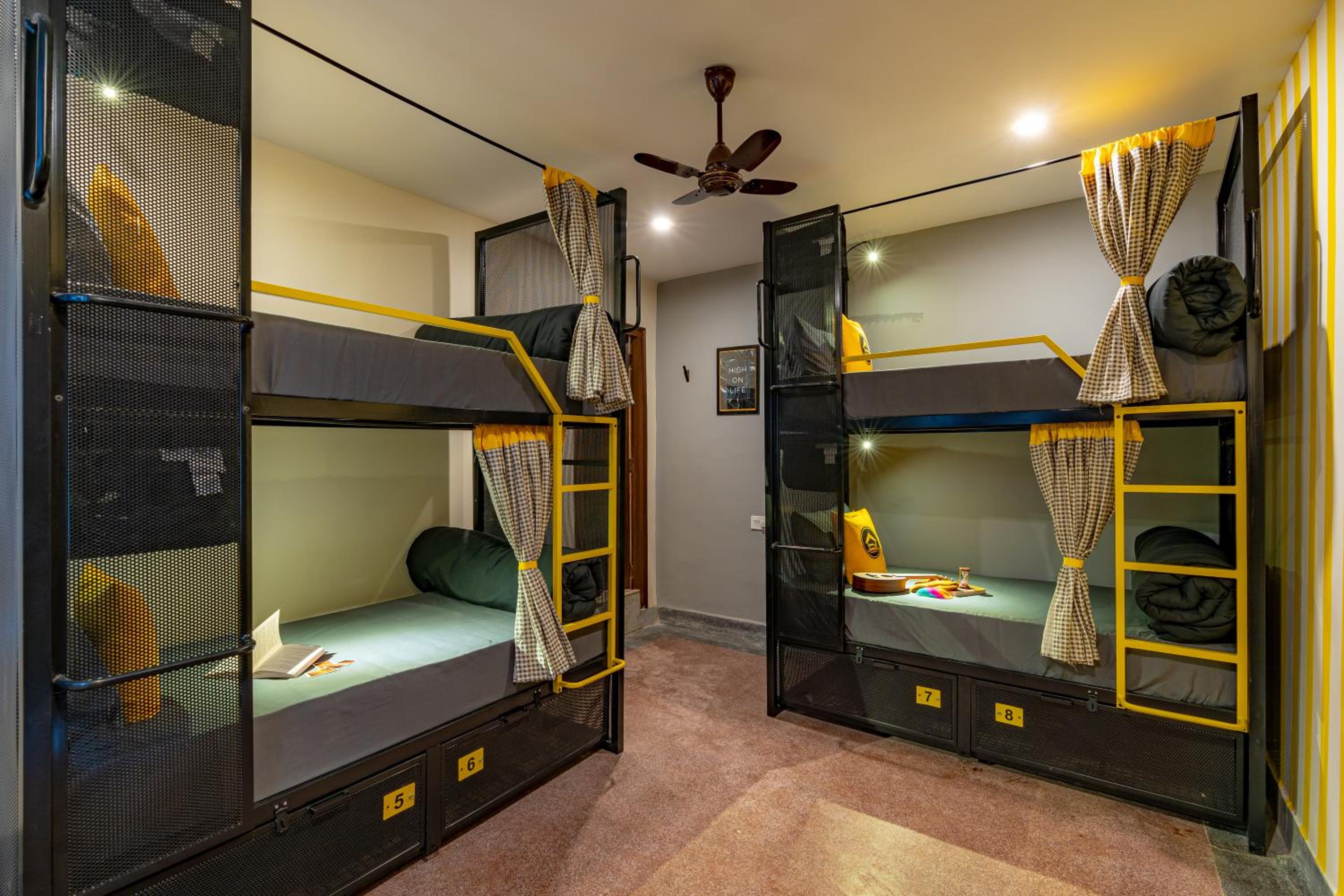 Bed in 8 Bed Mixed Dormitory x B Block photo 1