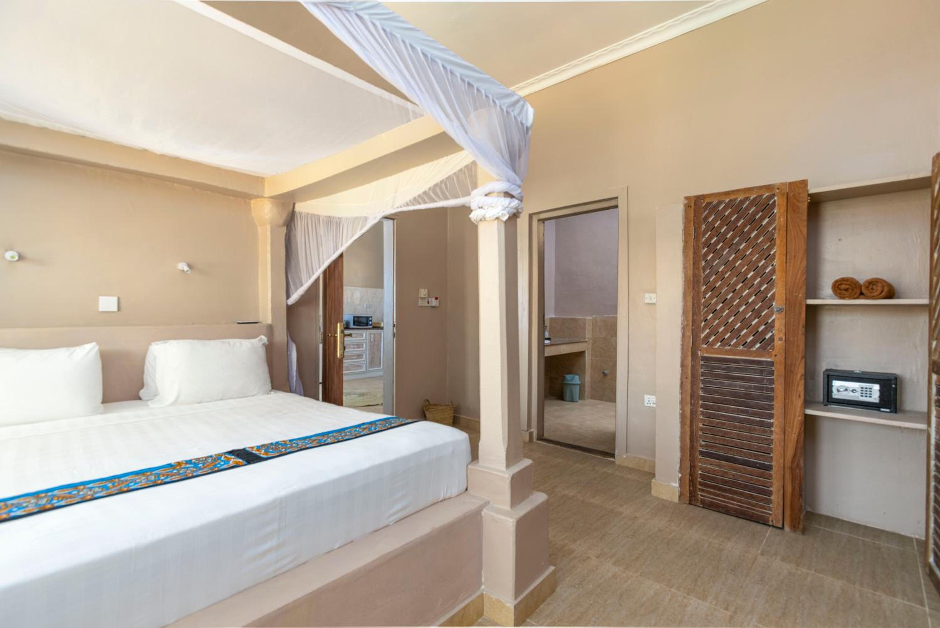 One-Bedroom Apartment with Pool and Sea View