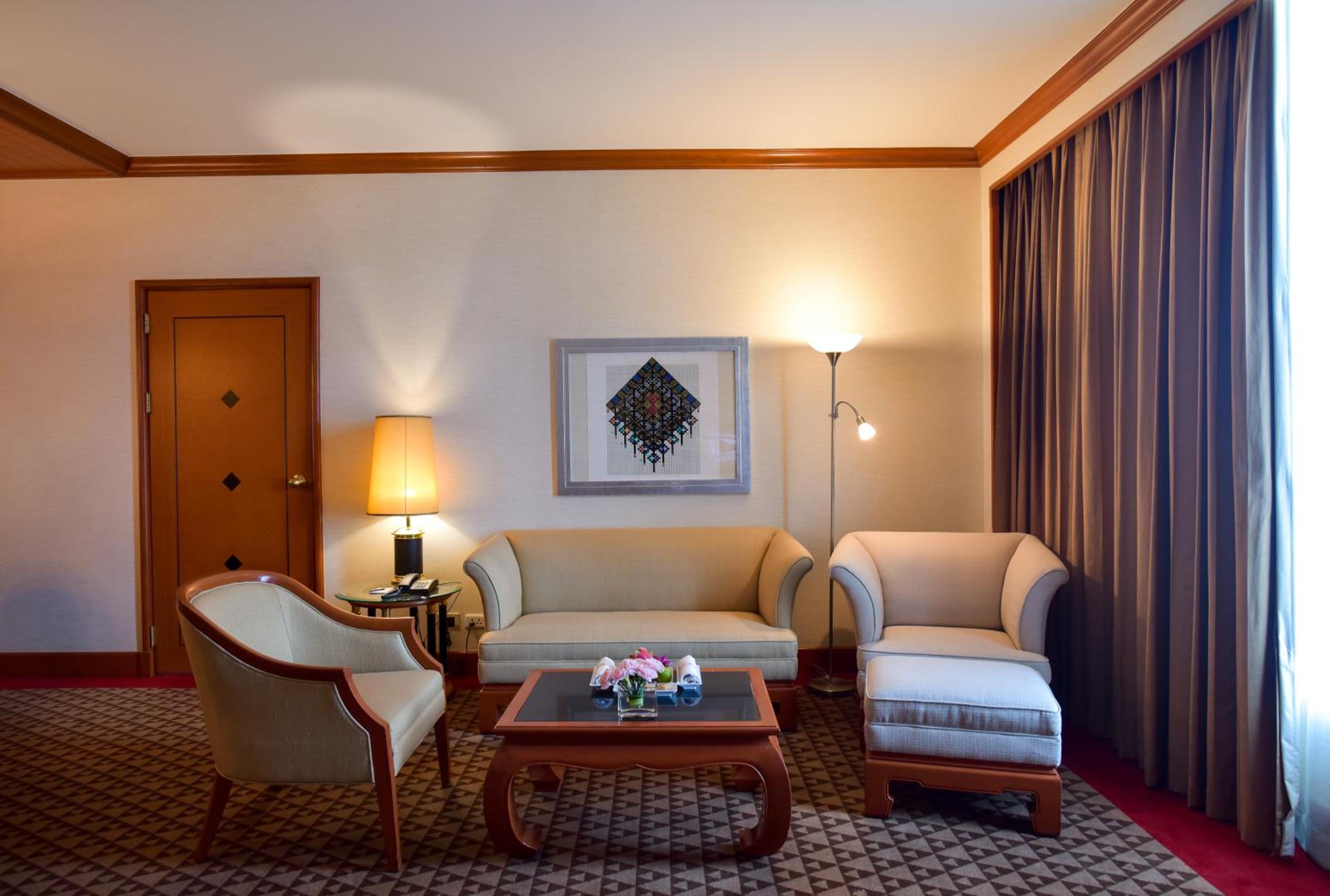 Premier Executive Suite - Photo 3