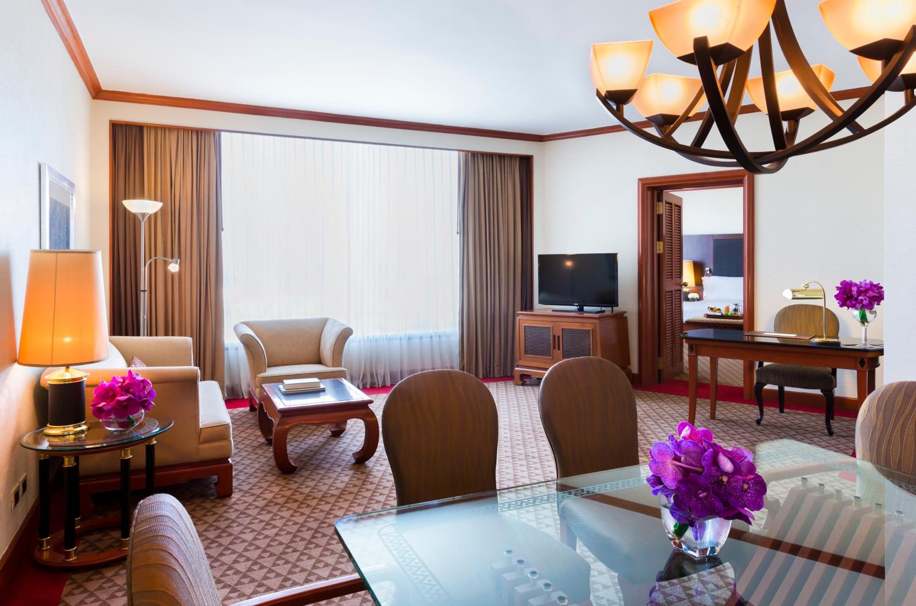 Premier Executive Suite - Photo 4