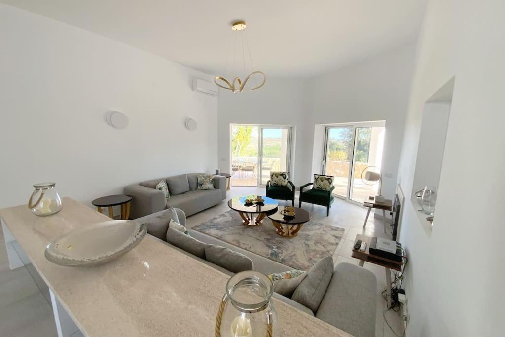 Three-Bedroom Villa photo 1