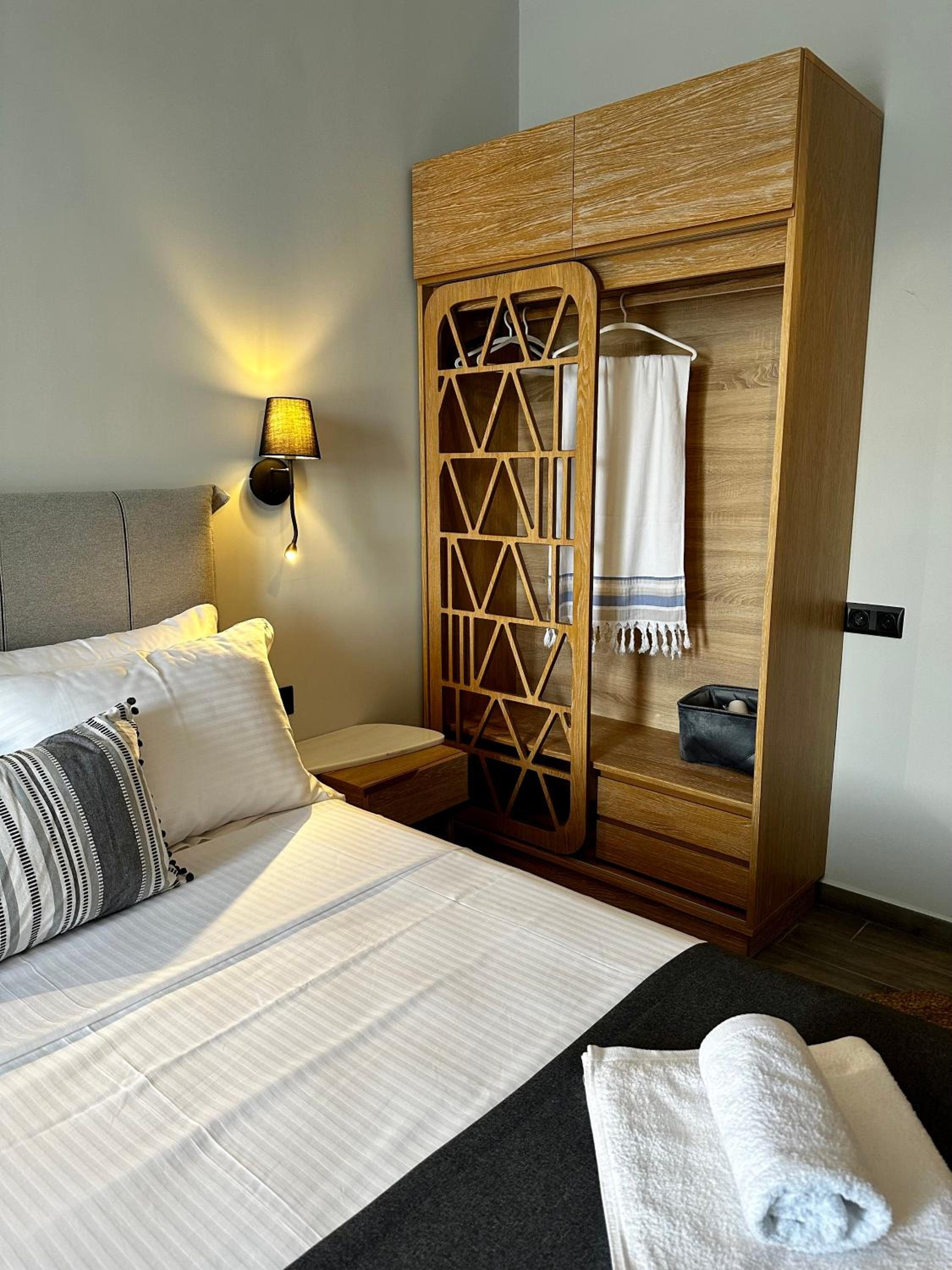 Deluxe Double Room with Balcony photo 3