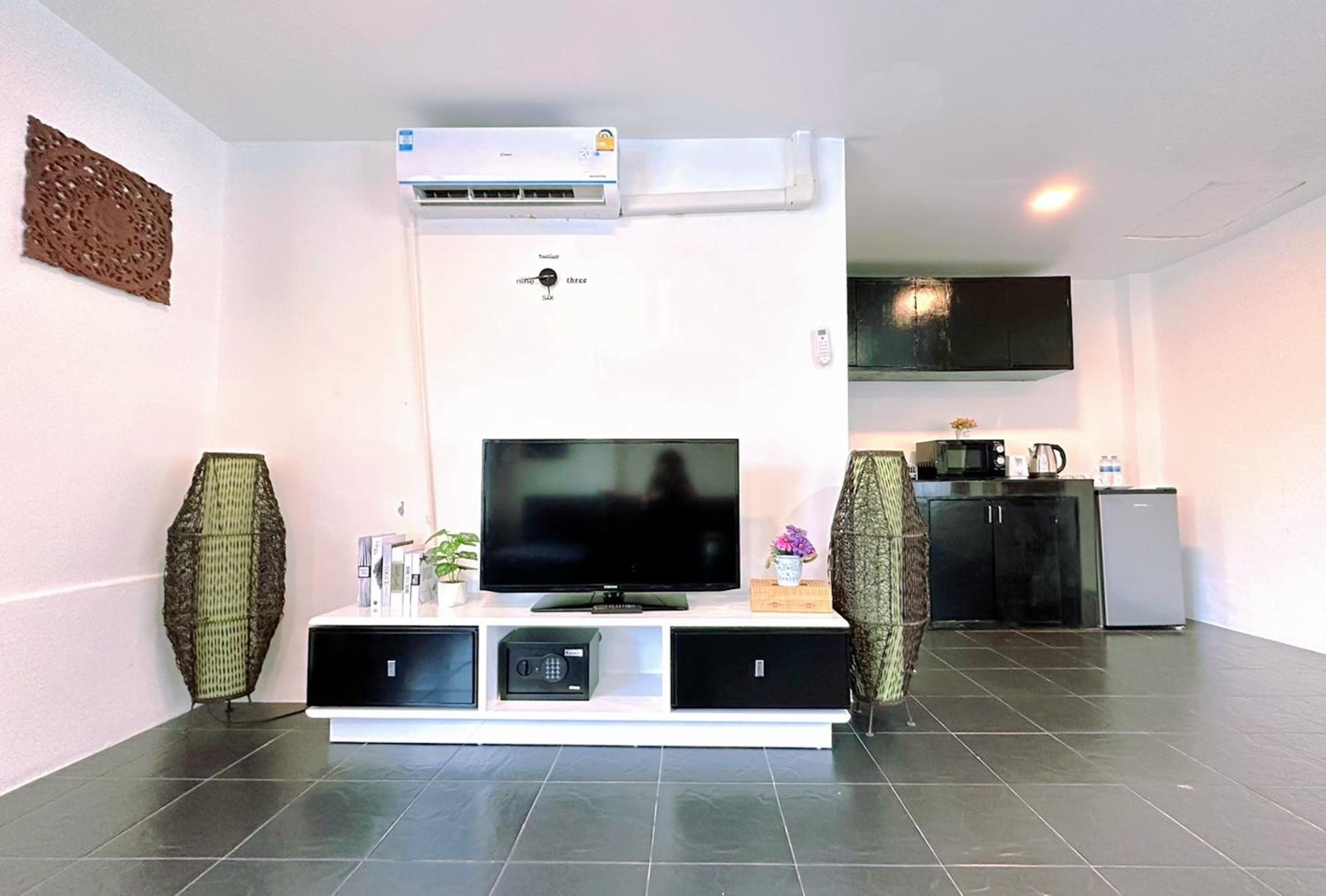 Suite - Photo 2