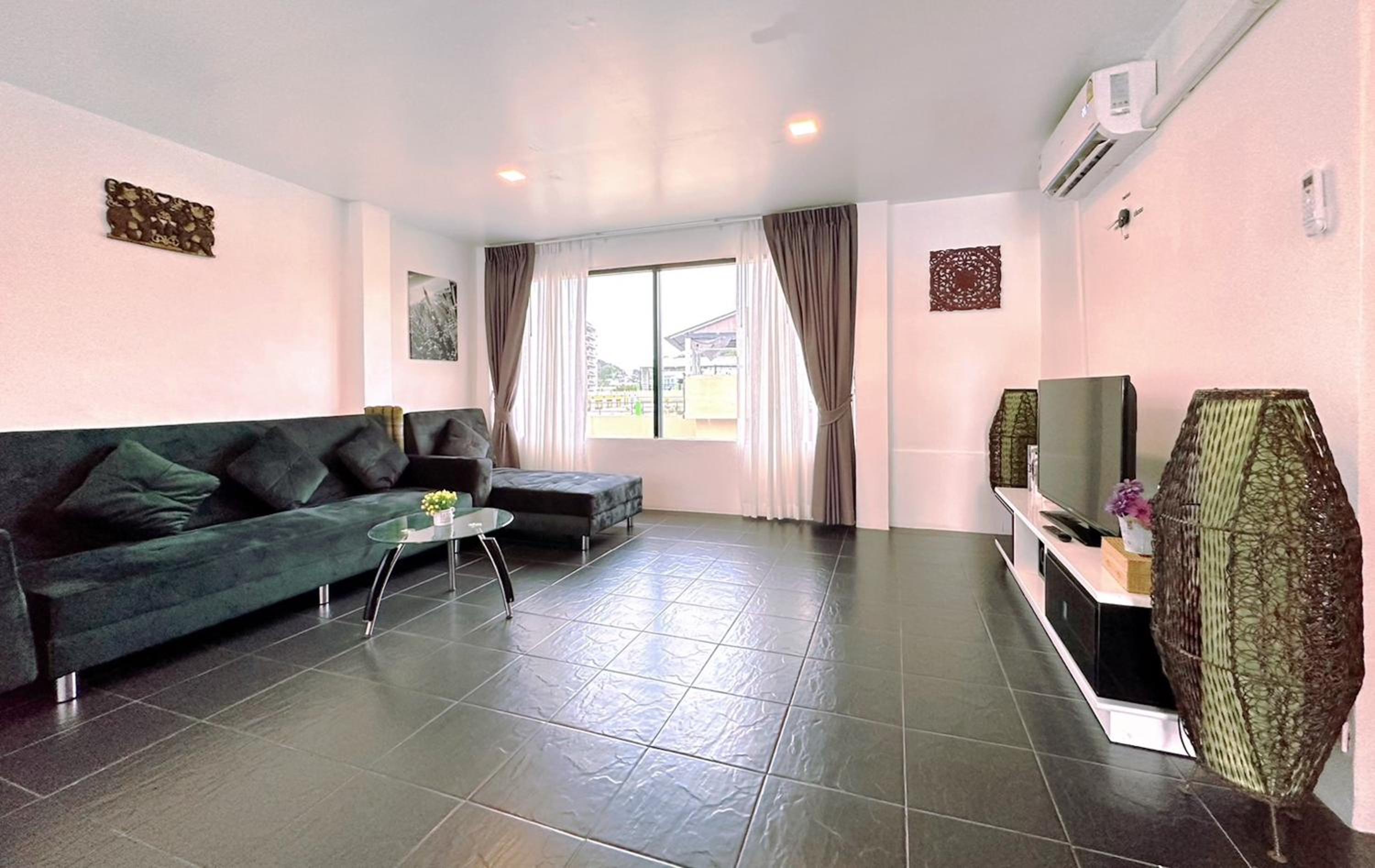 Suite - Photo 1