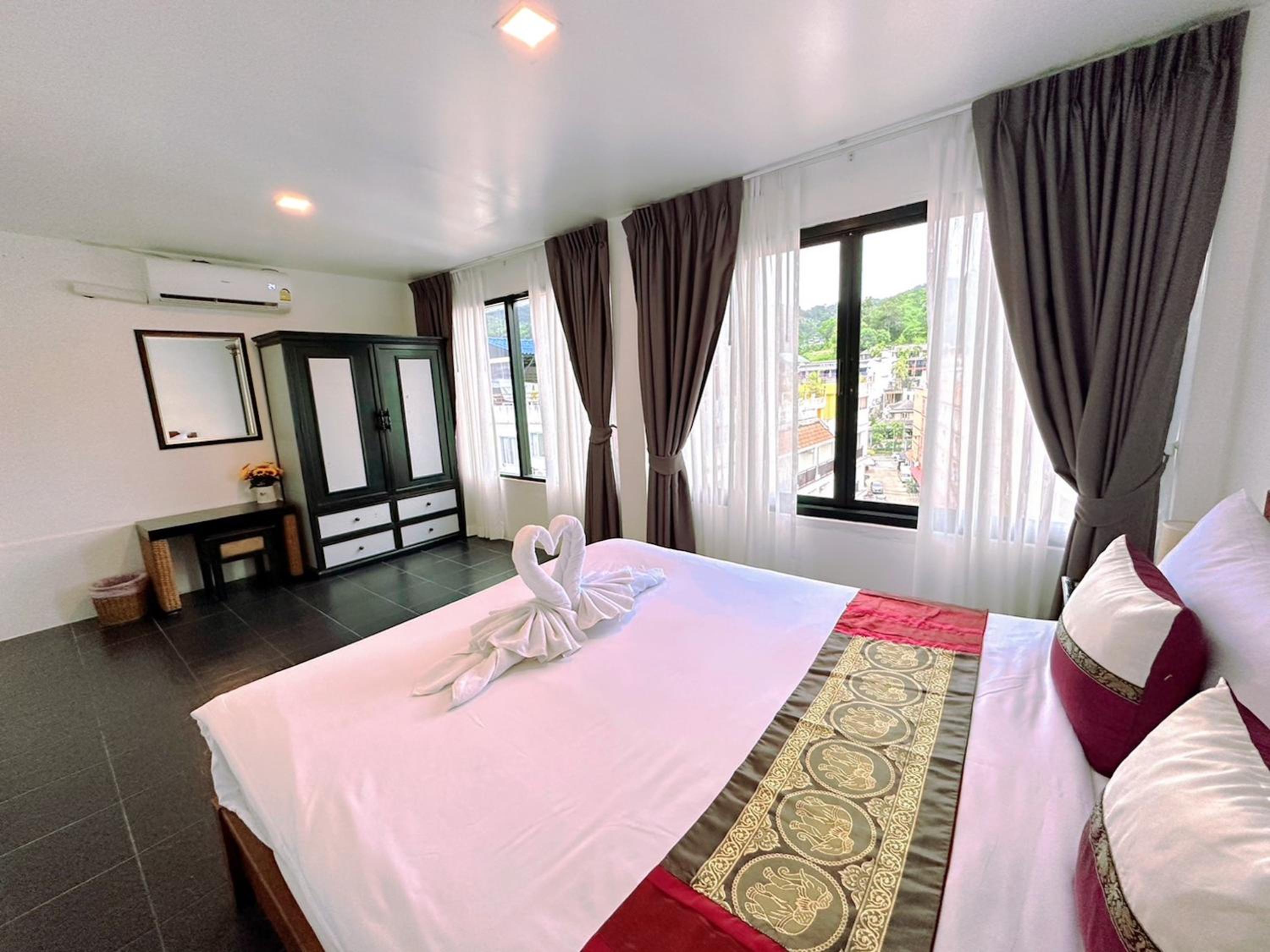 Suite - Photo 3