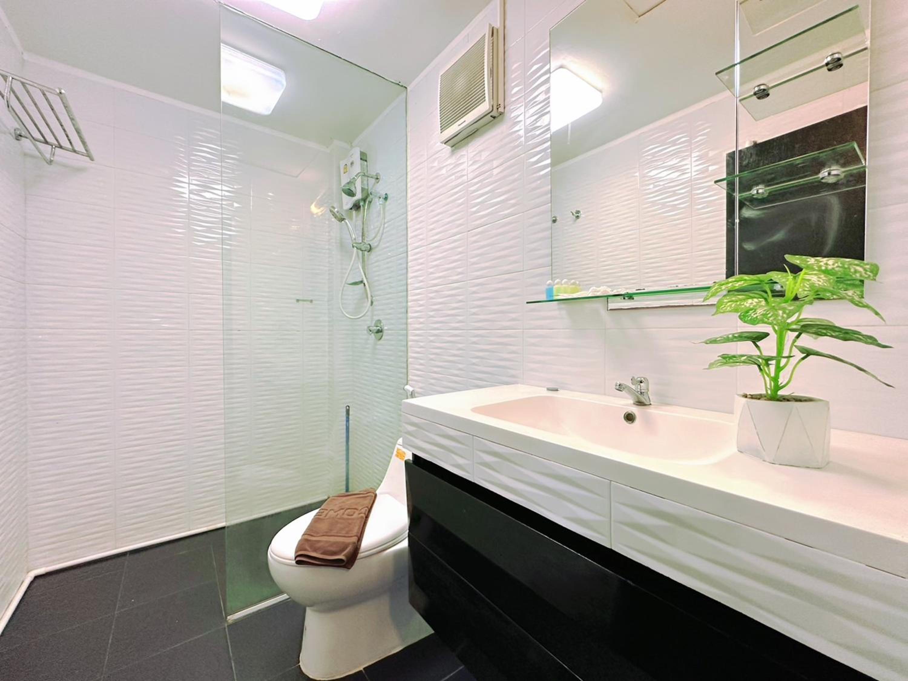 Suite - Photo 10