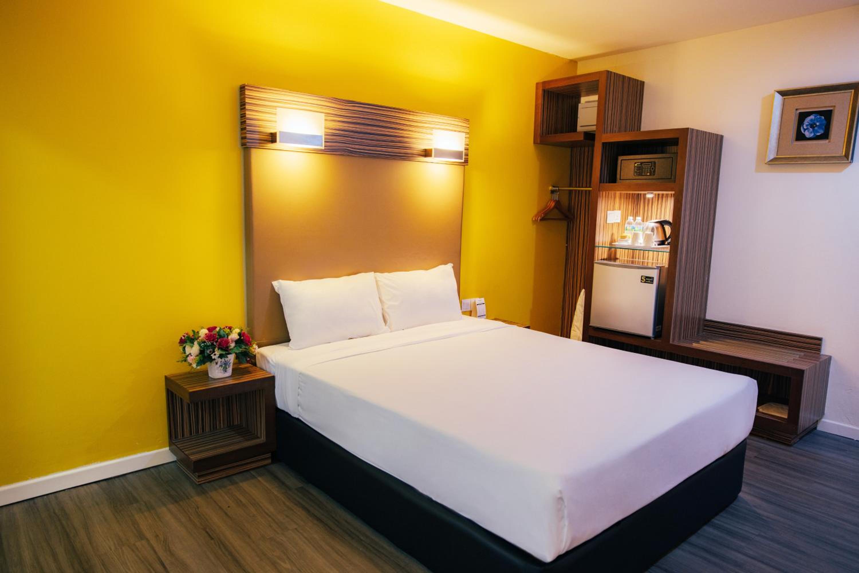 Staycation deal with early check in 2pm - Superior Room photo 3