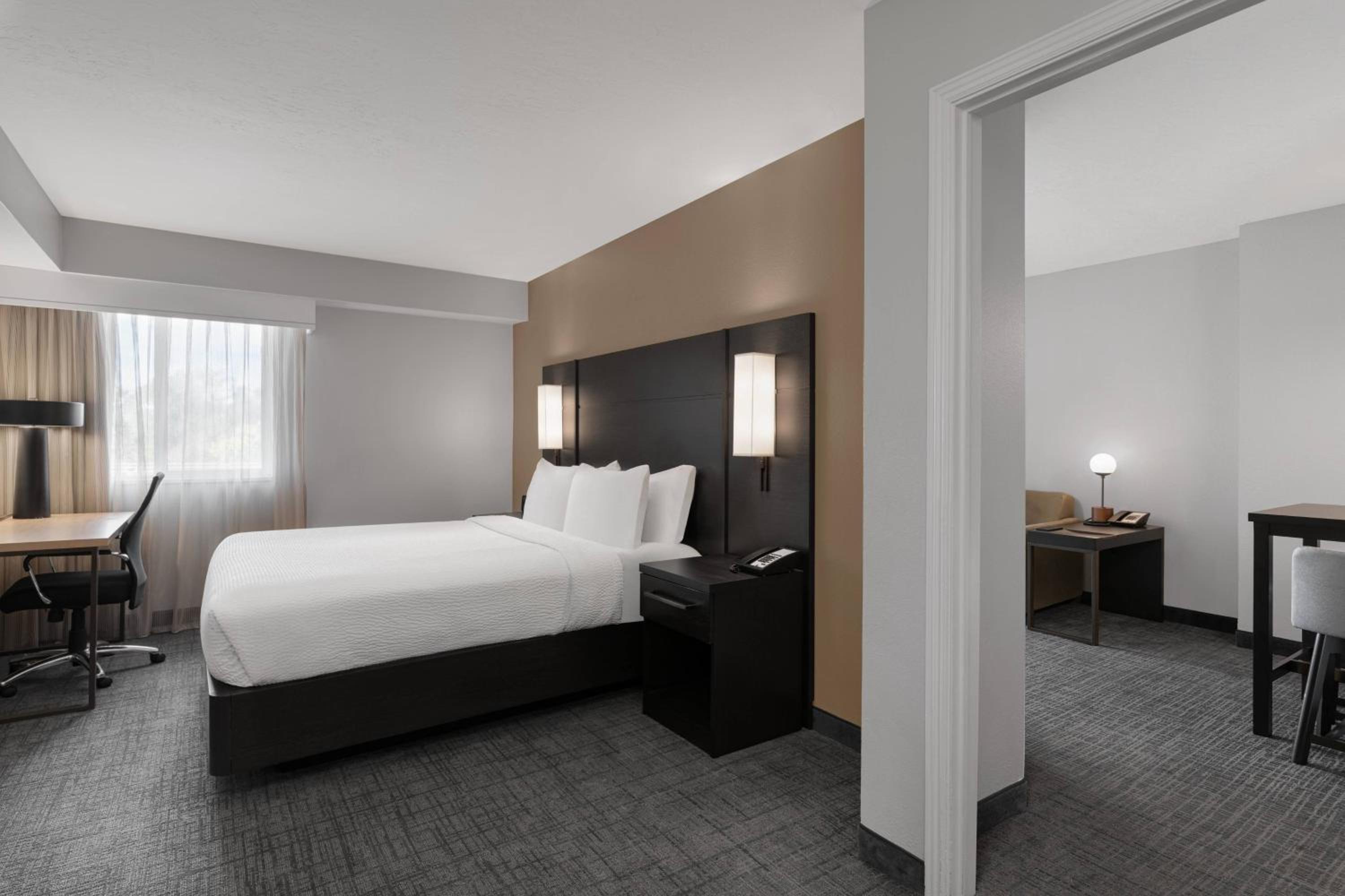 One-Bedroom Suite - Photo 2