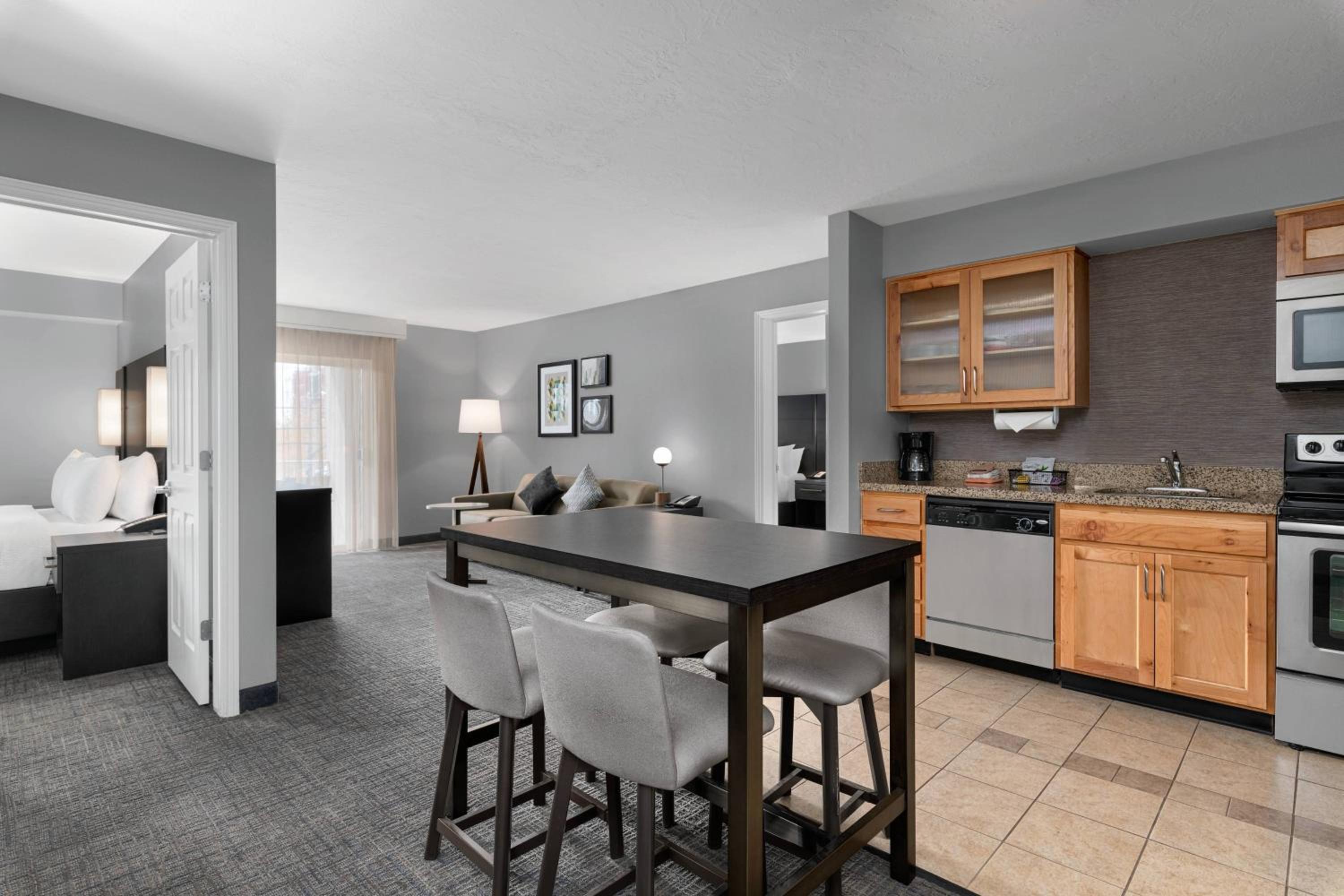 2 Bedroom Suite - Photo 2