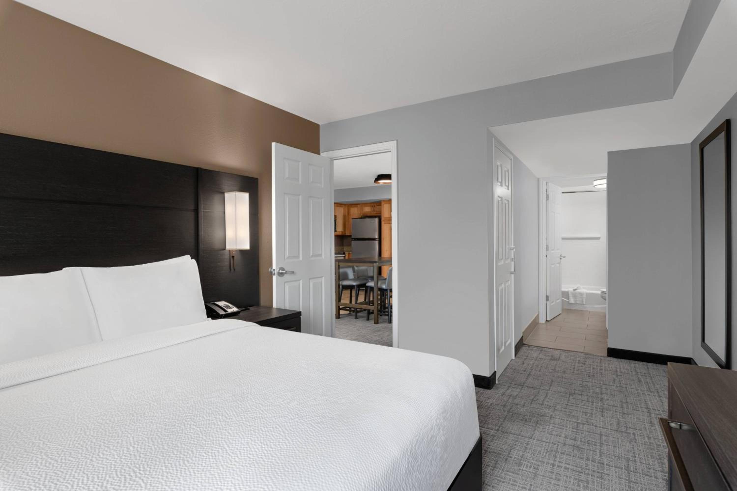 One-Bedroom Suite - Photo 10