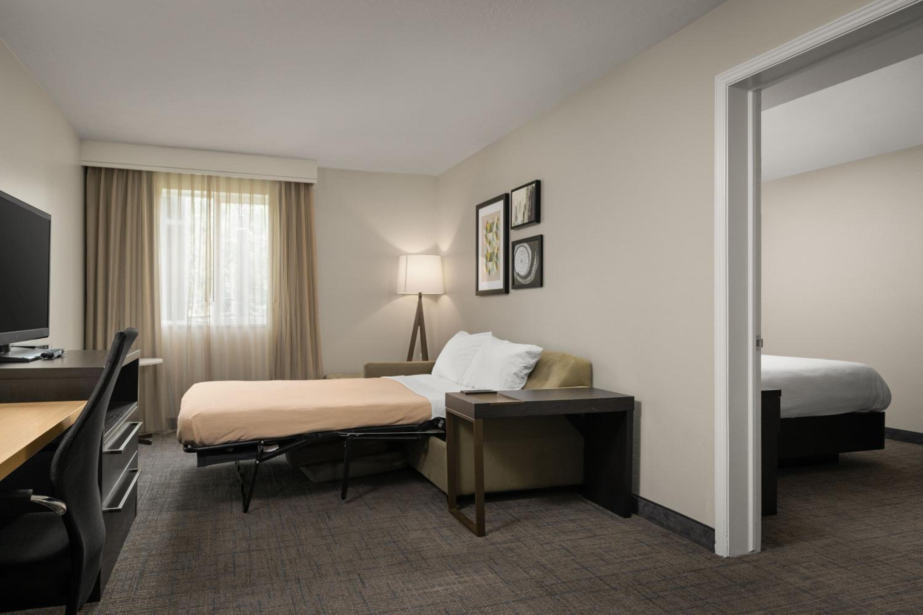 One-Bedroom Suite - Photo 9