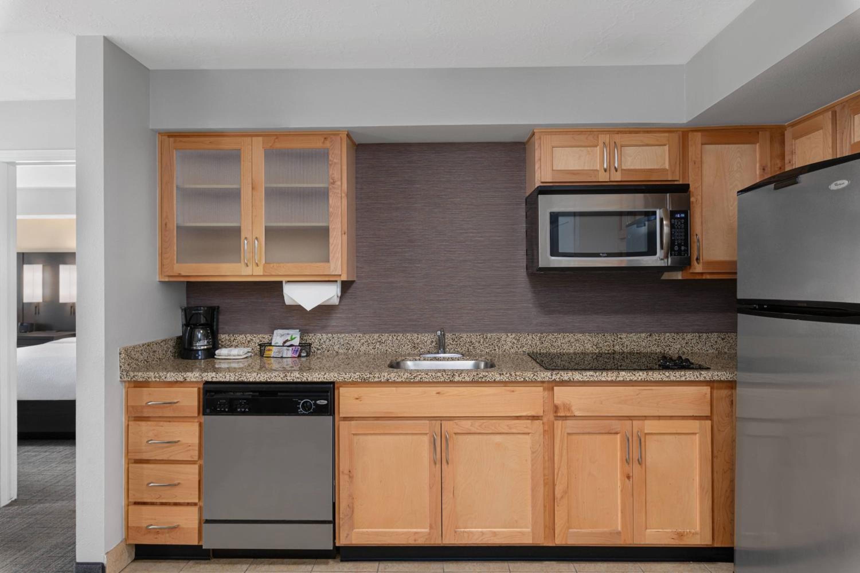 One-Bedroom Suite - Photo 6