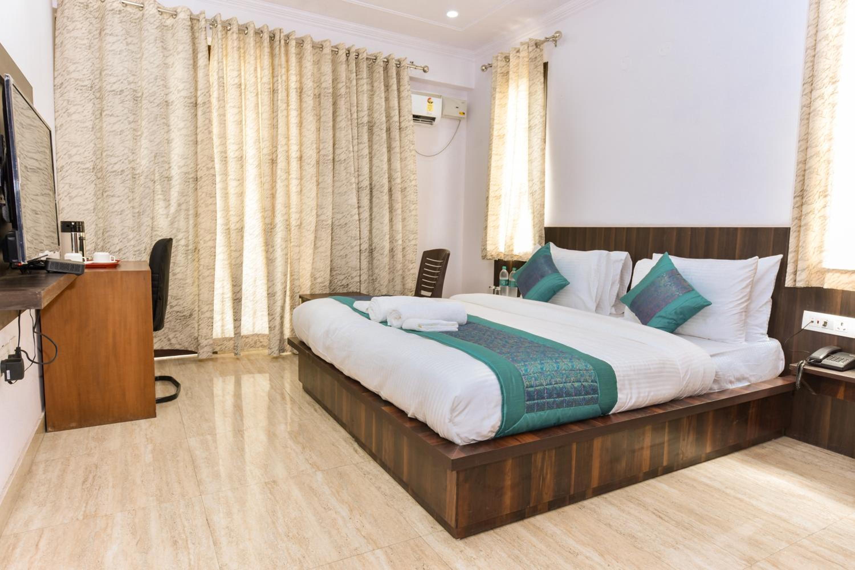 Deluxe Double Room With Balcony photo 2