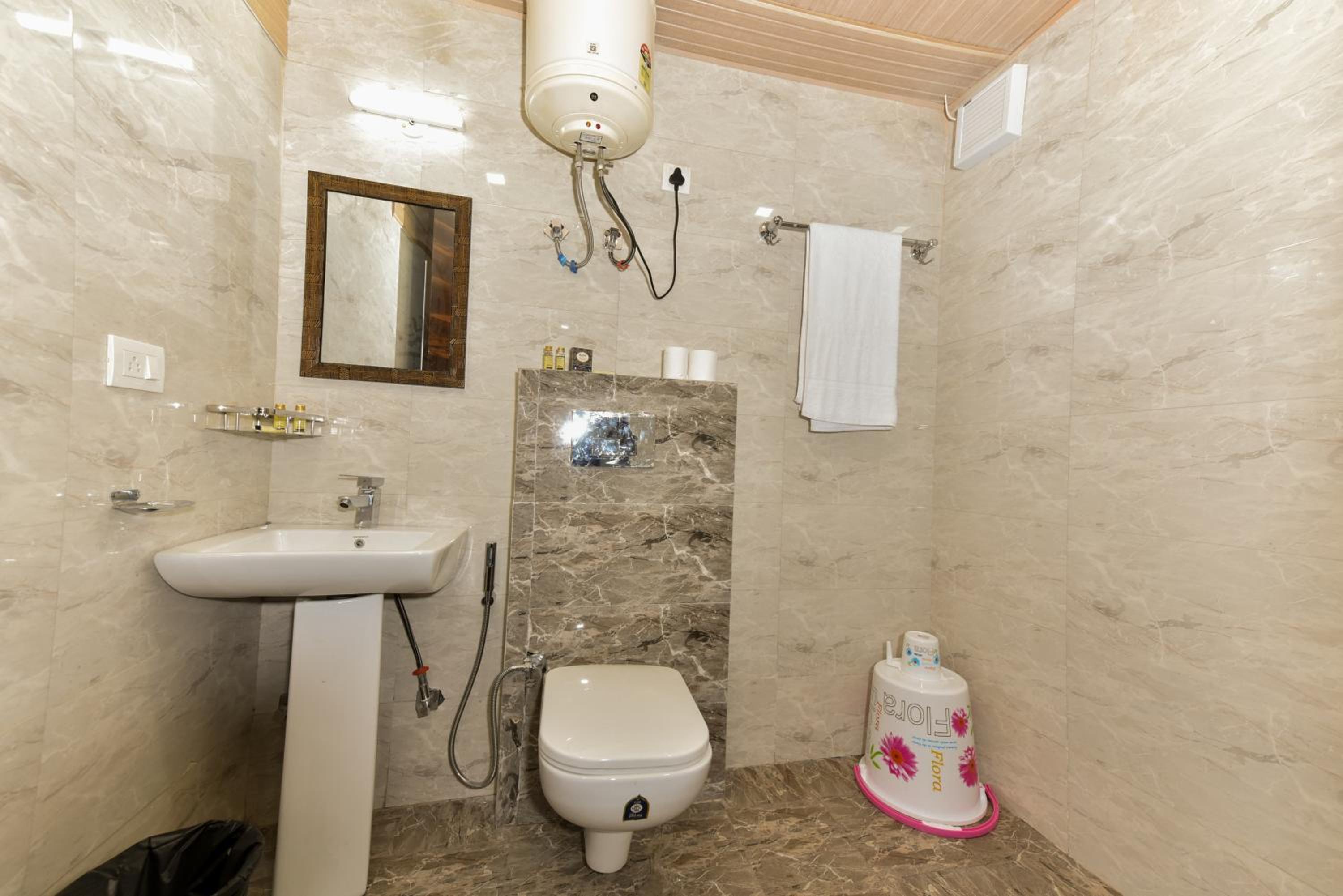 Double Room With Private Bathroom photo 3