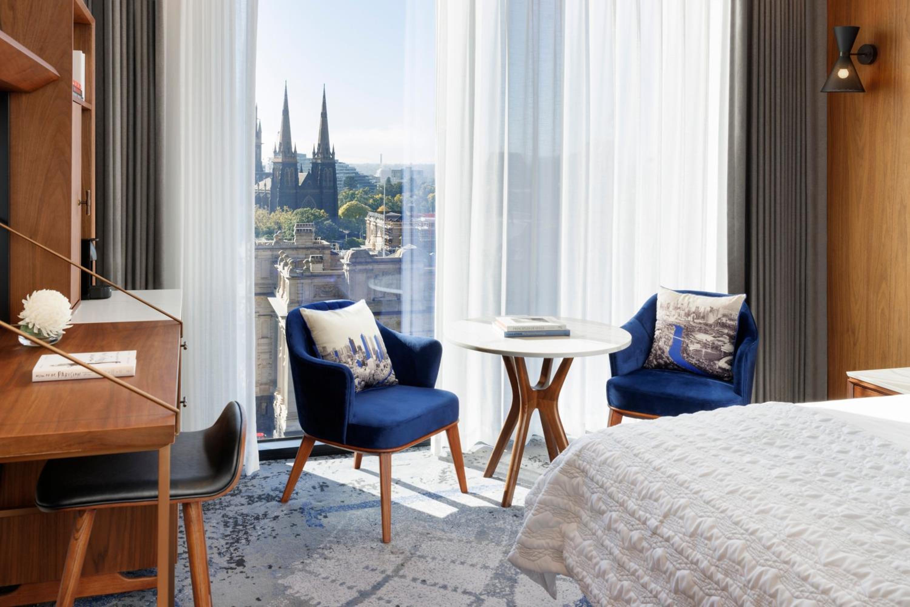 Premium Double Room with Two Double Beds and Parliament View - Photo 4