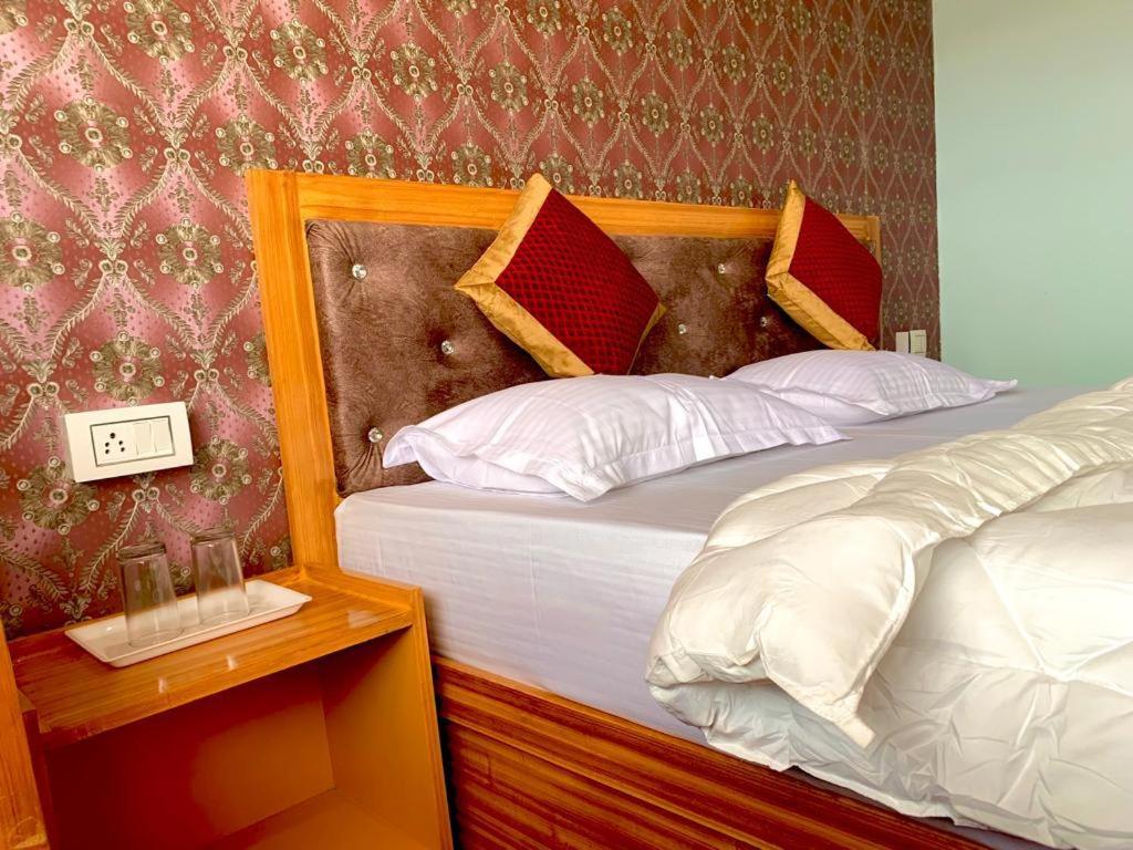 Deluxe Double Room (2 Adults + 1 Child) photo 1