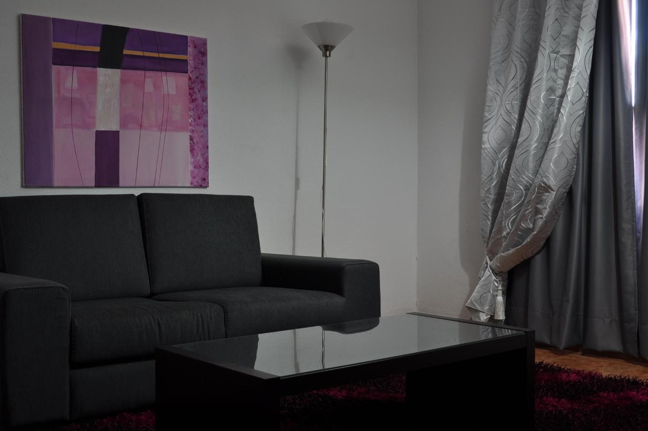Family Room - Photo 5