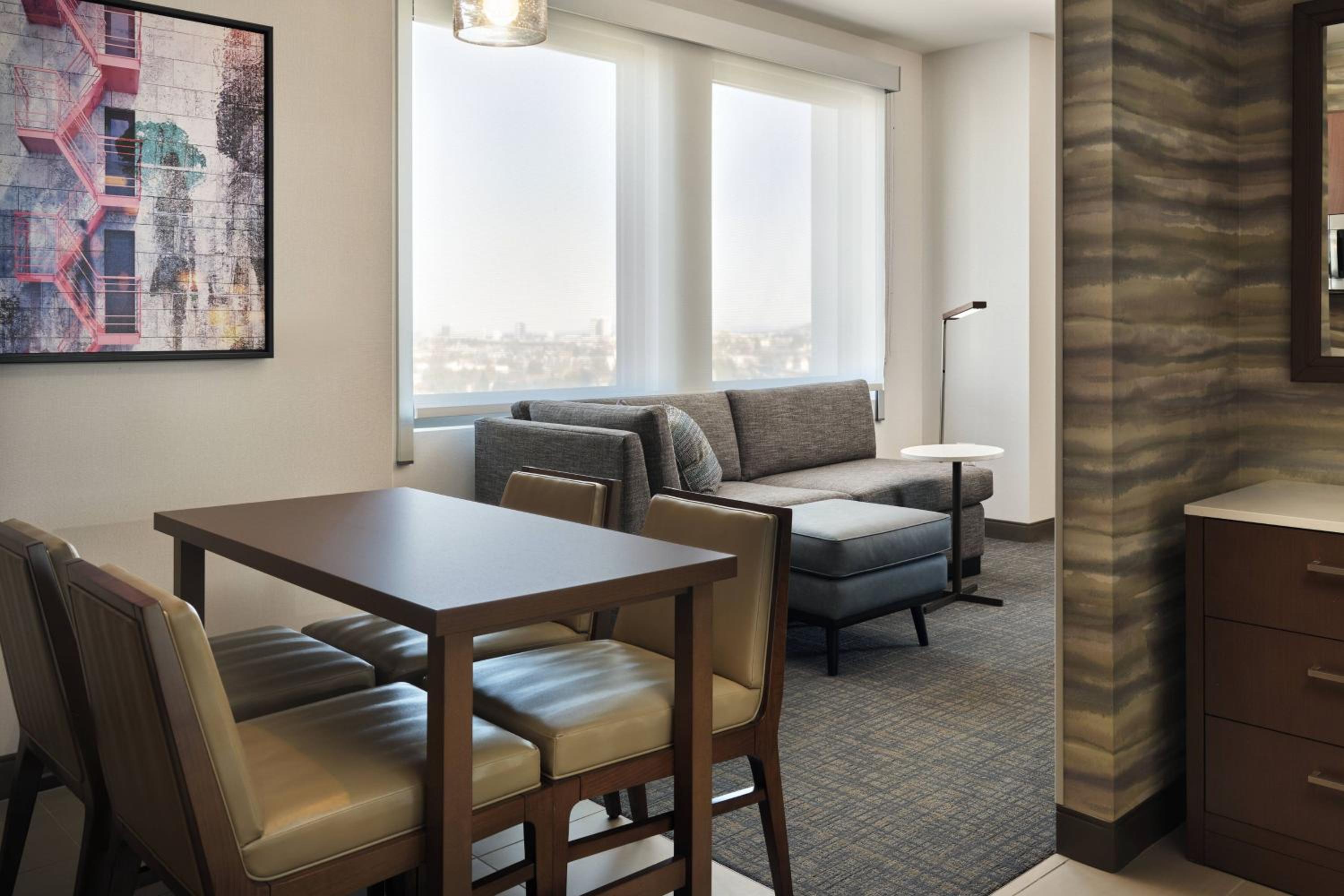 One-Bedroom Suite with Two Queen Beds and Sofa Bed - Photo 6