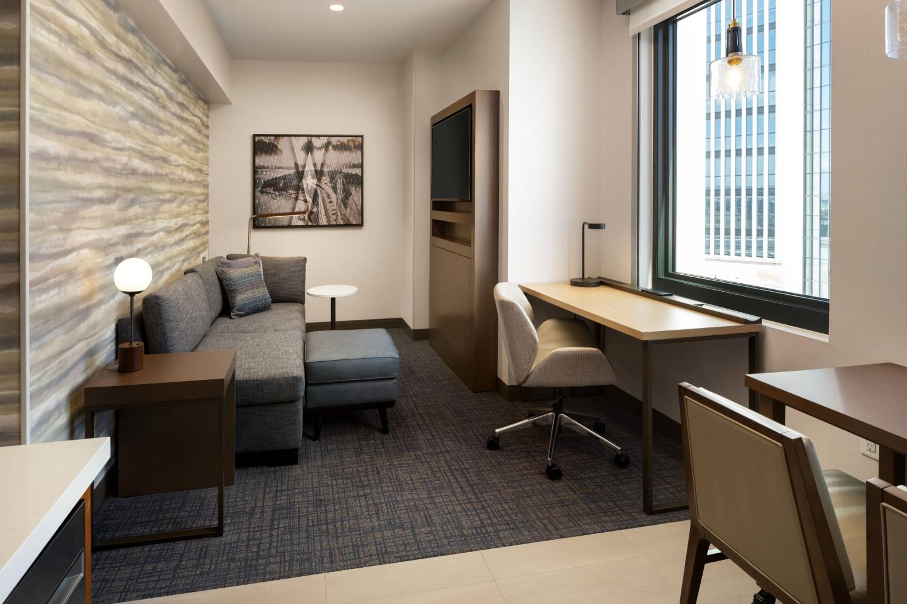 One-Bedroom King Suite with Sofa Bed  - Photo 3