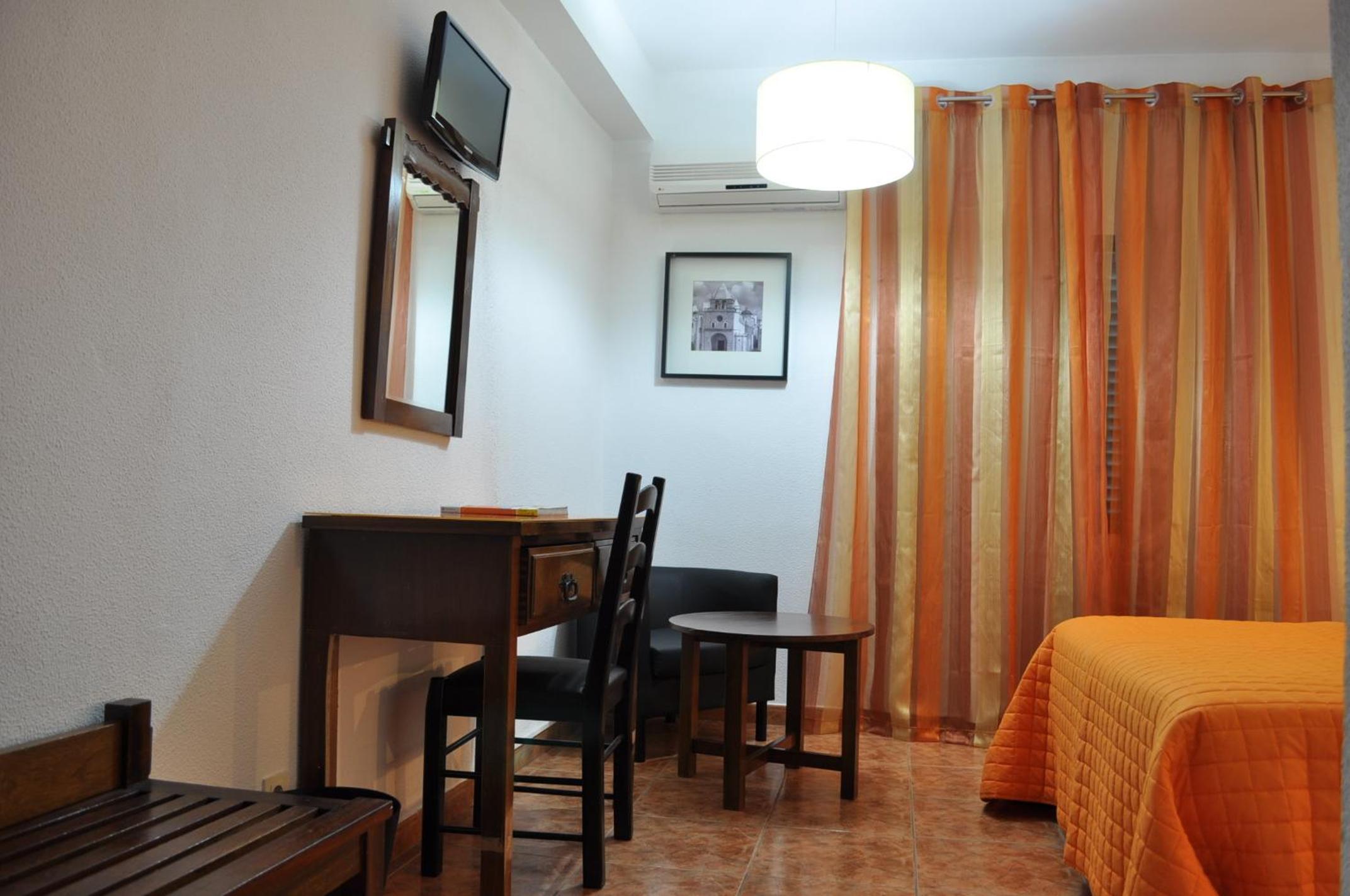 Double or Twin Room with Extra Bed - Photo 3