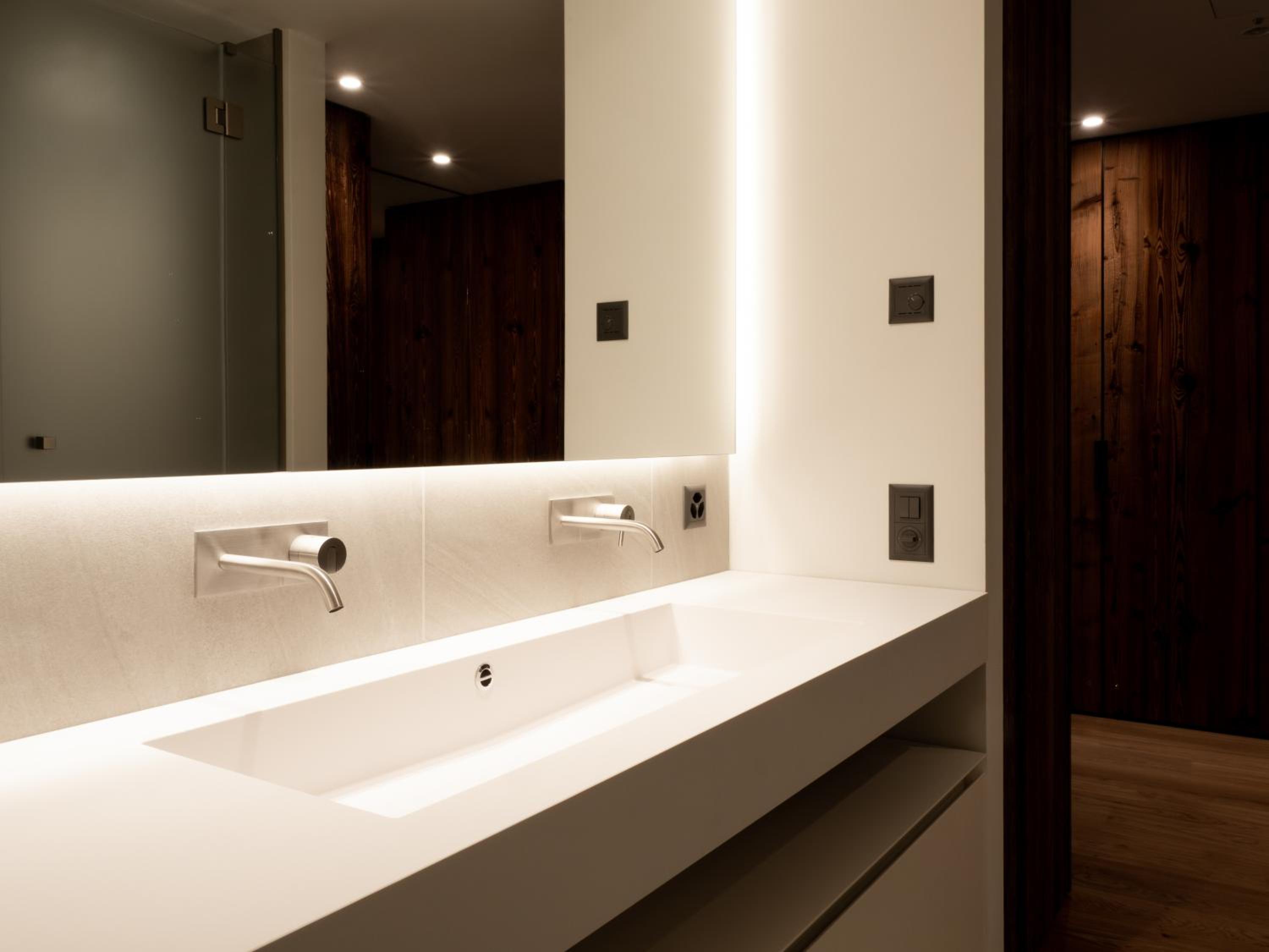 Deluxe One-Bedroom Residence with Mountain View
