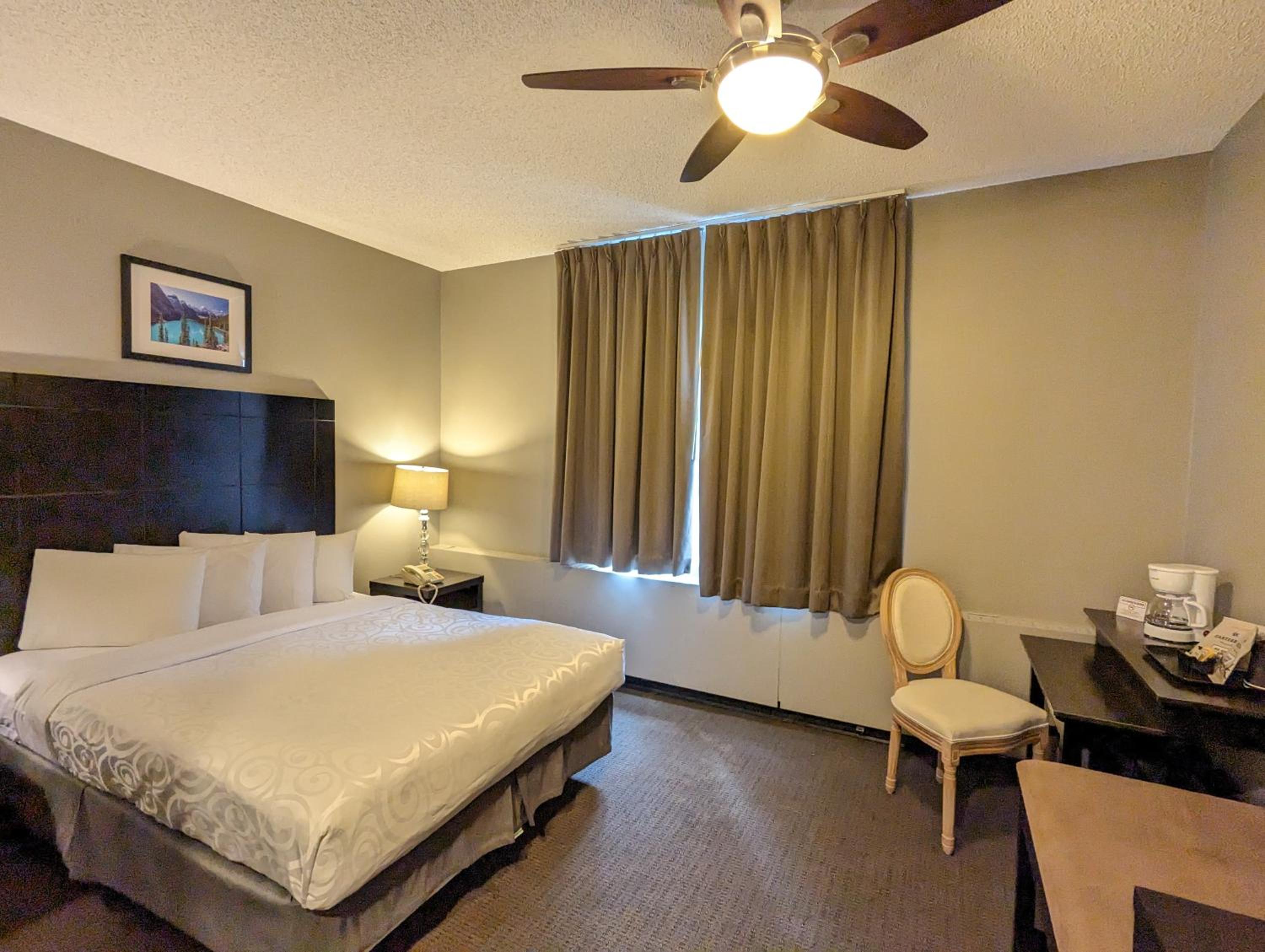 Queen Room photo 1
