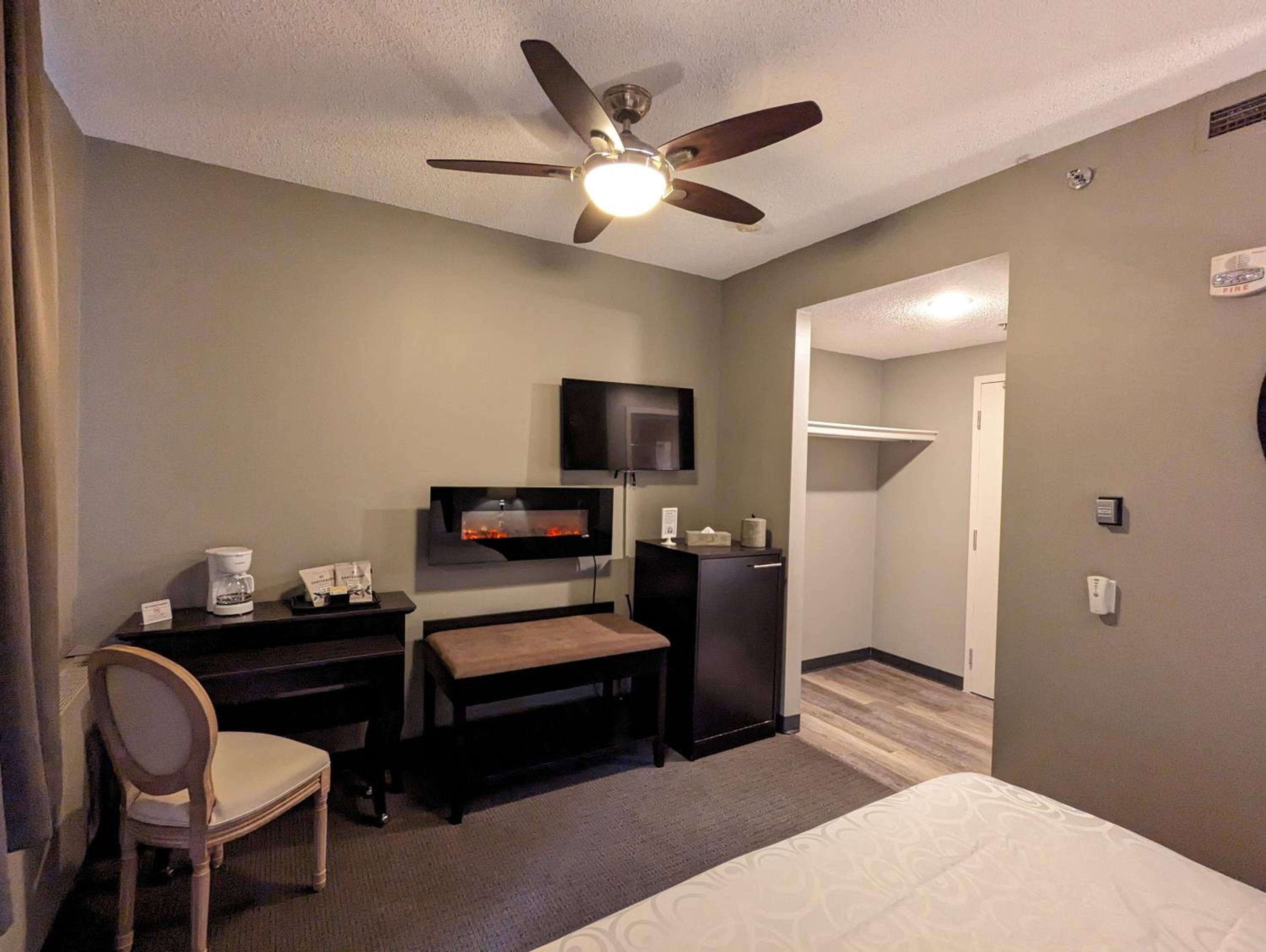 Queen Room photo 3