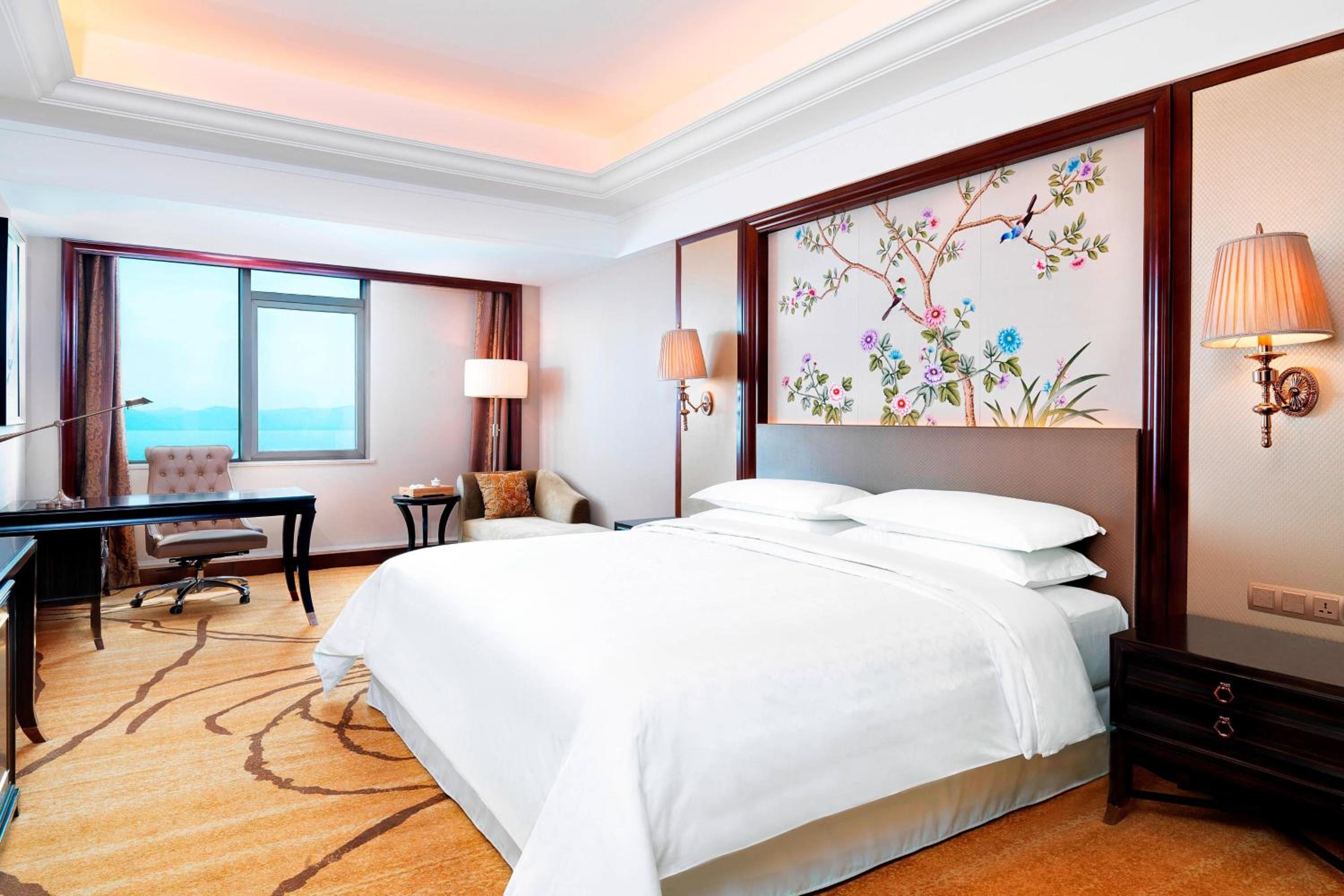 Club Room Sea View King Room