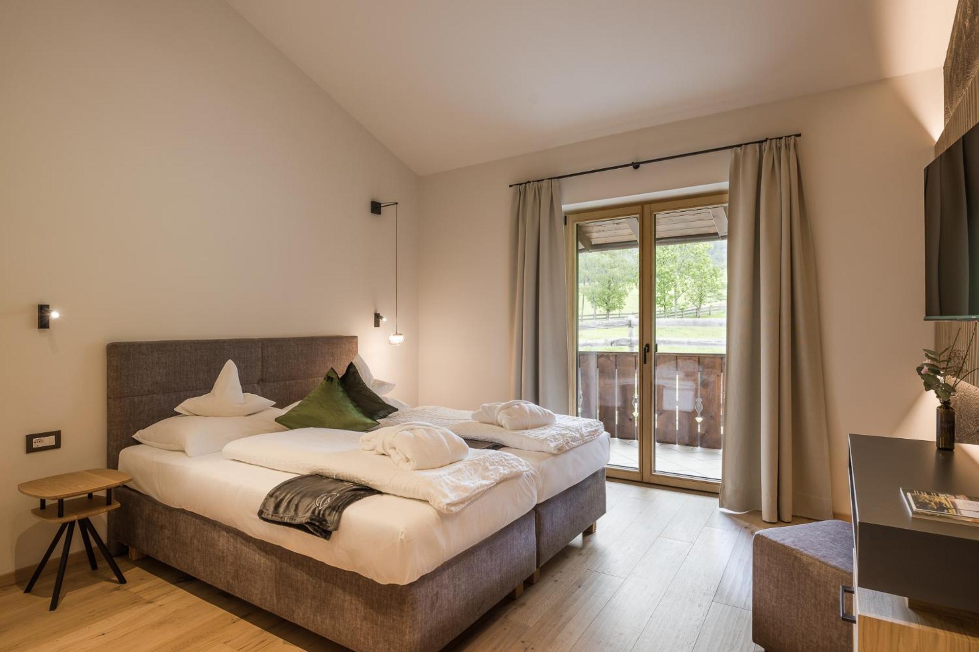 Deluxe Double Room with Balcony - Photo 1