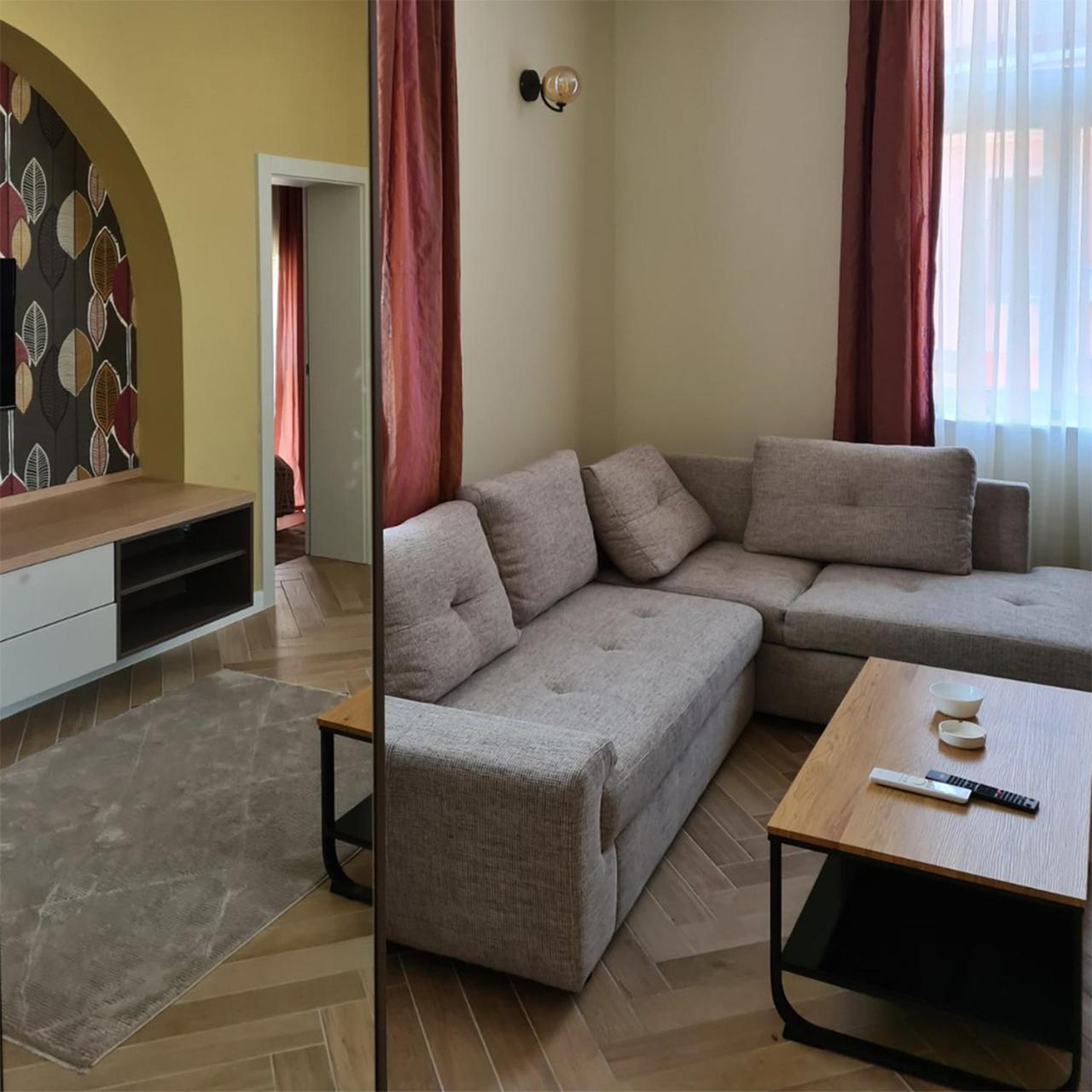 One-Bedroom Apartment photo 1