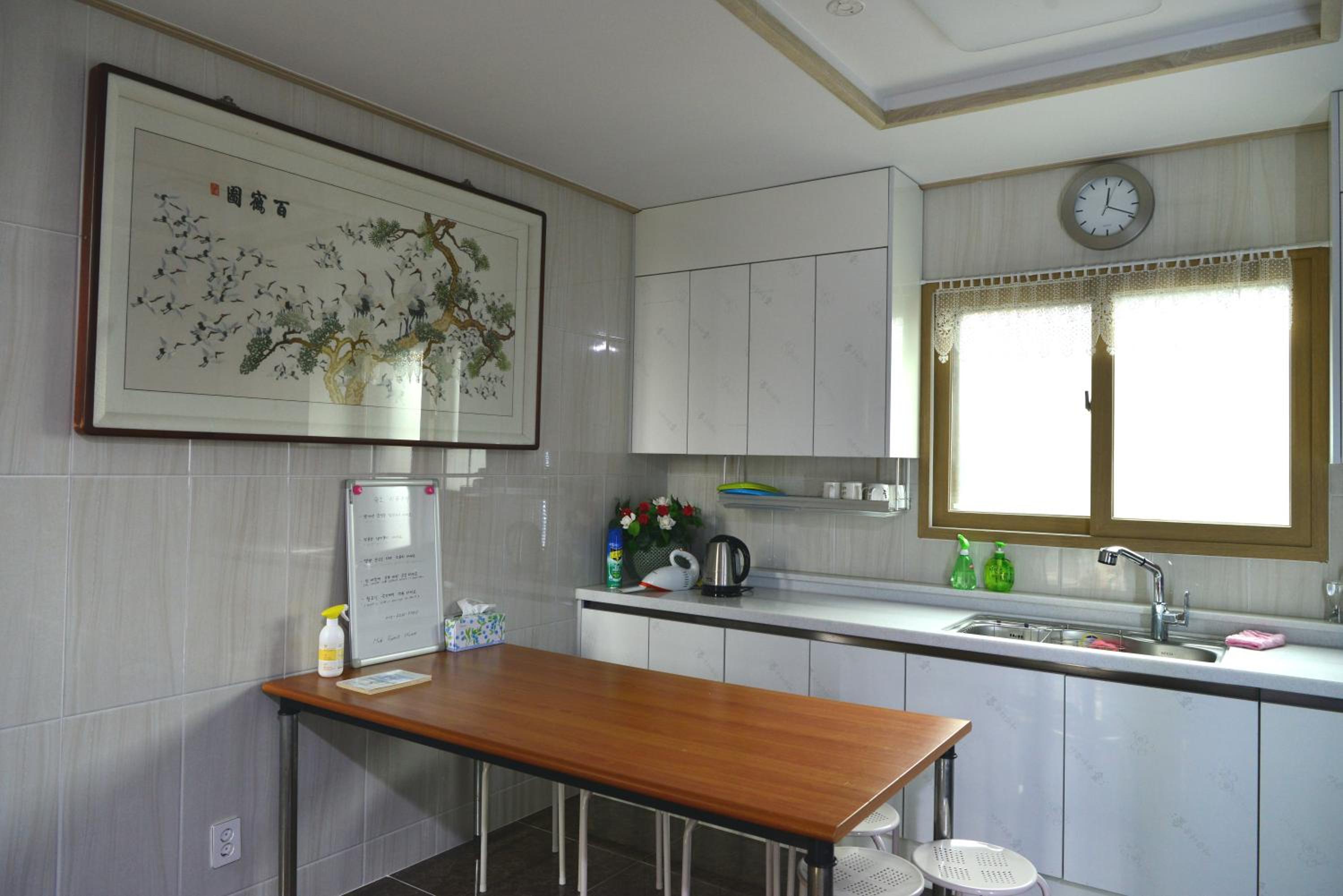 Twin Room with Private Bathroom - Photo 16