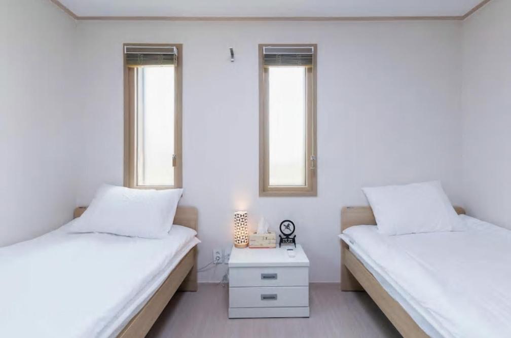 Twin Room with Private Bathroom - Photo 19