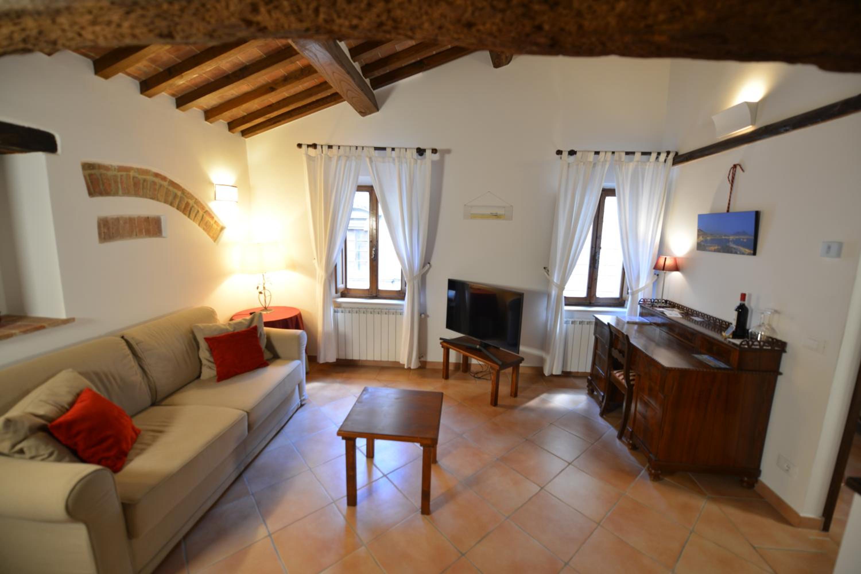 Deluxe King Suite - Photo 7