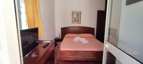 Economy Double Room photo 3