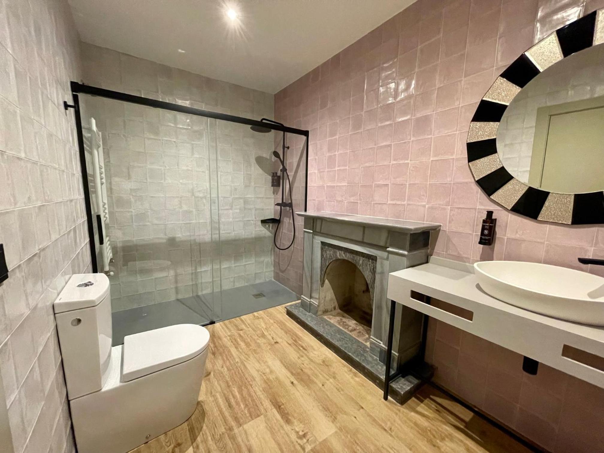 Deluxe Suite with Spa Bath photo 2
