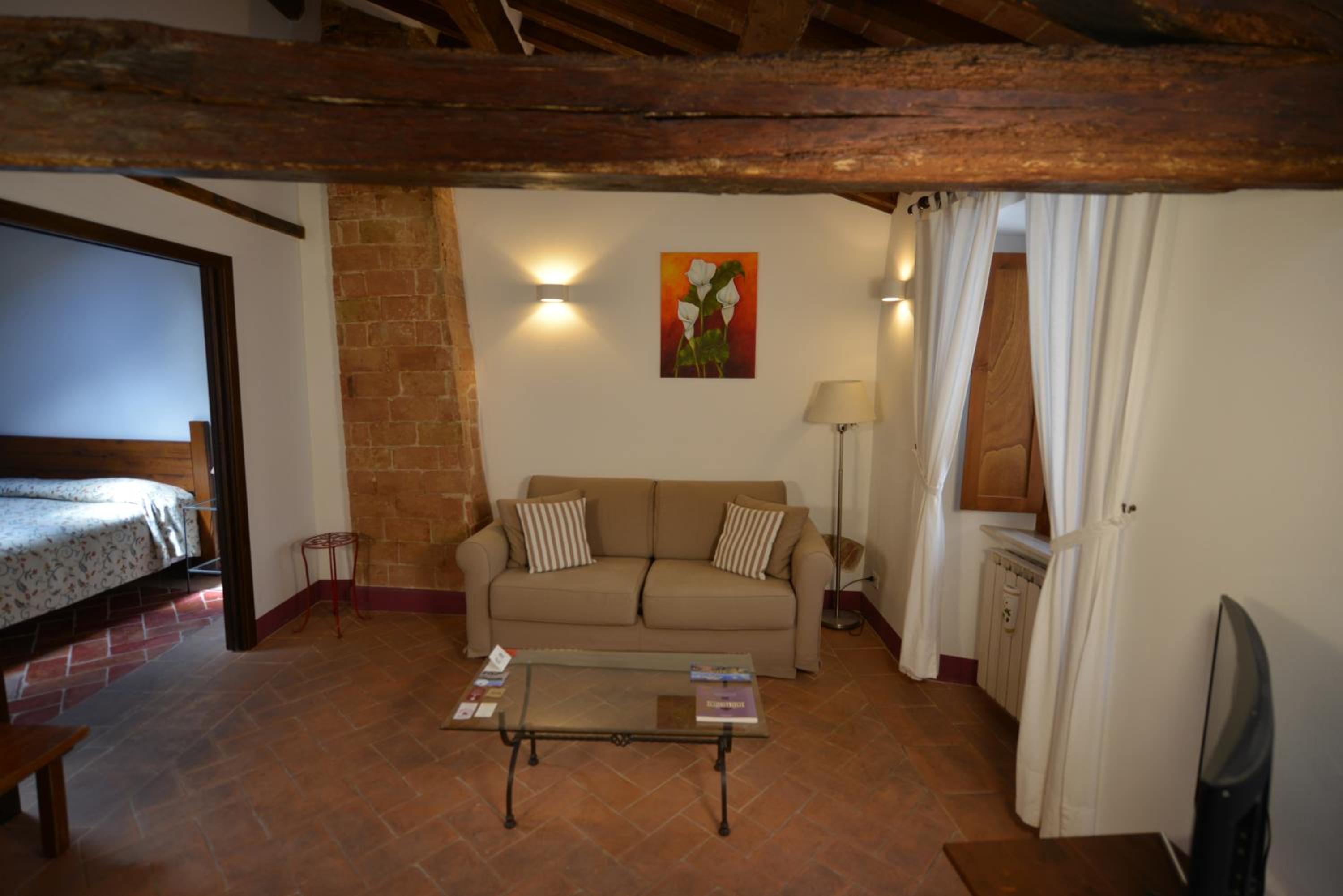 Deluxe Junior Suite - Photo 10