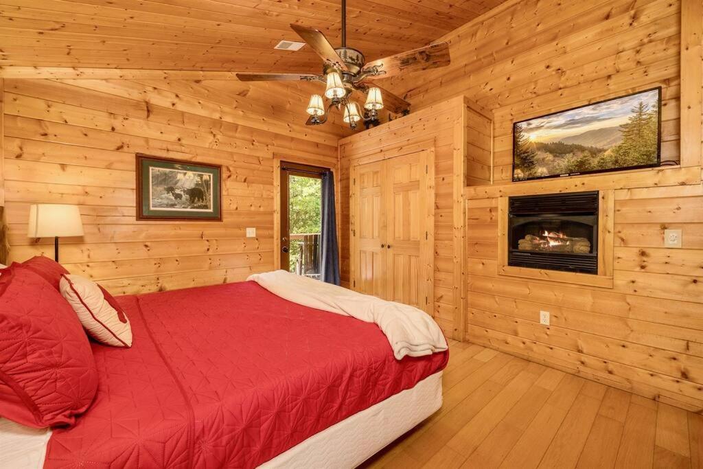 Five-Bedroom House photo 1