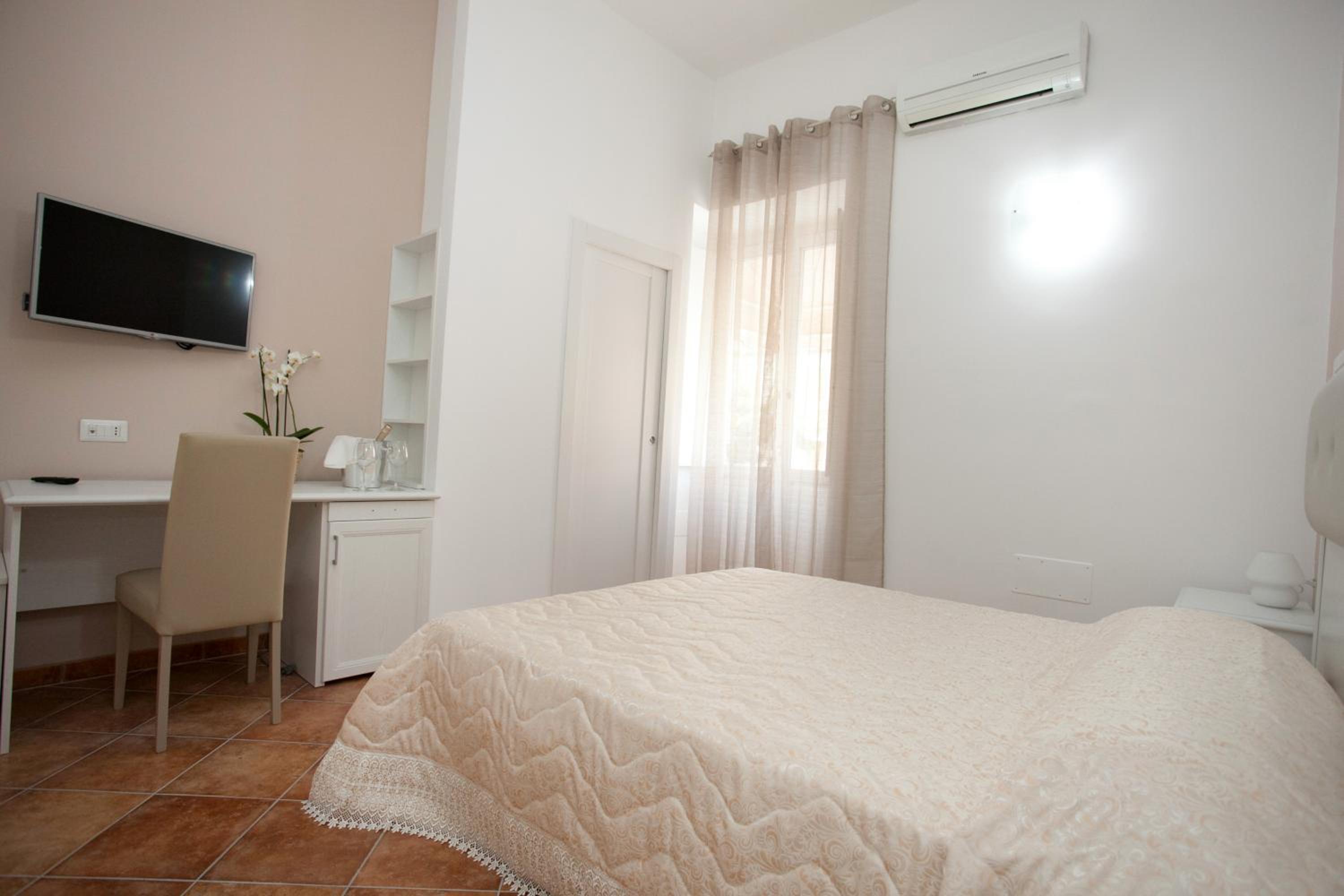 Double Room with Balcony photo 3