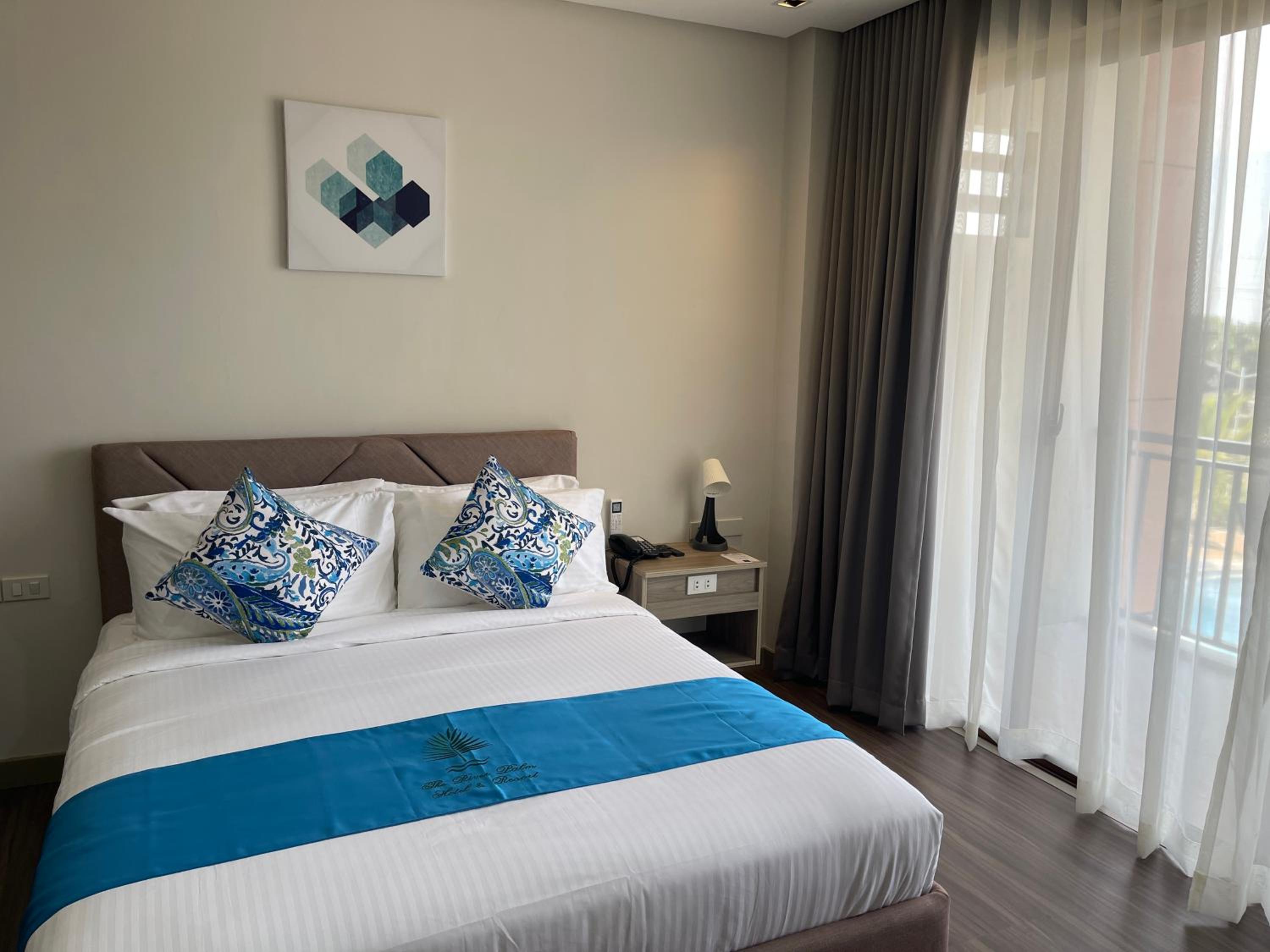 Deluxe Queen Room