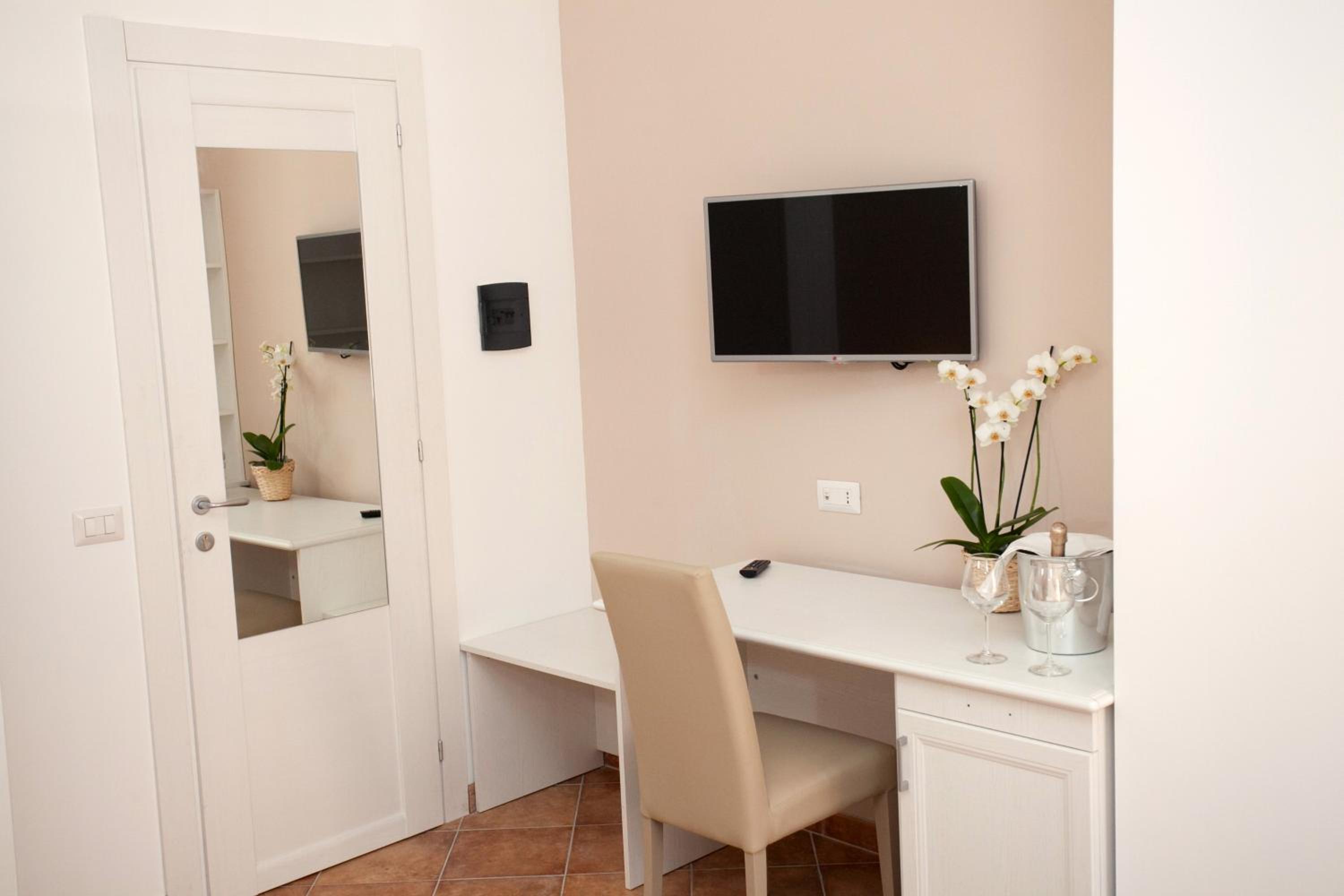 Double Room with Balcony photo 2