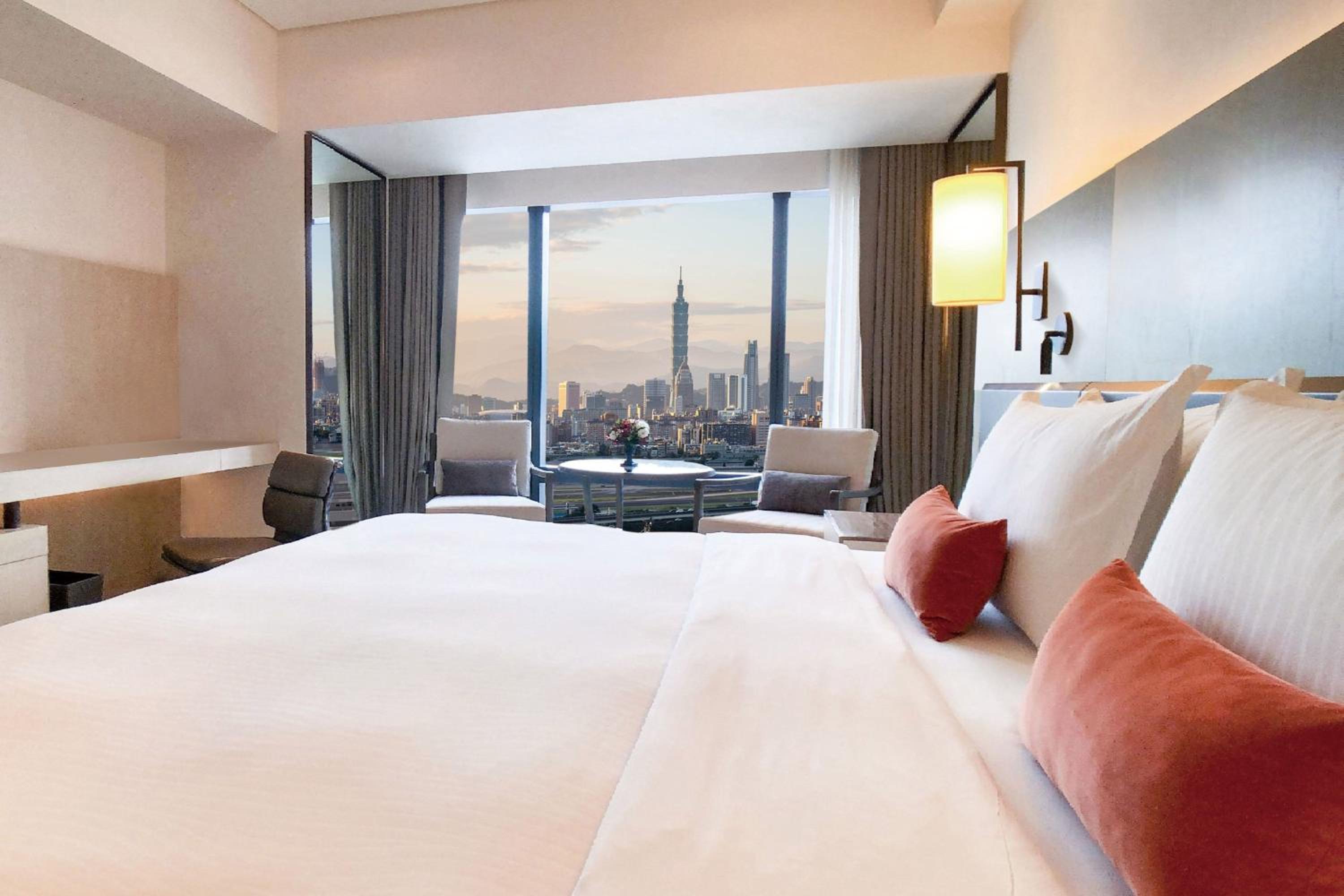 Premier King Room