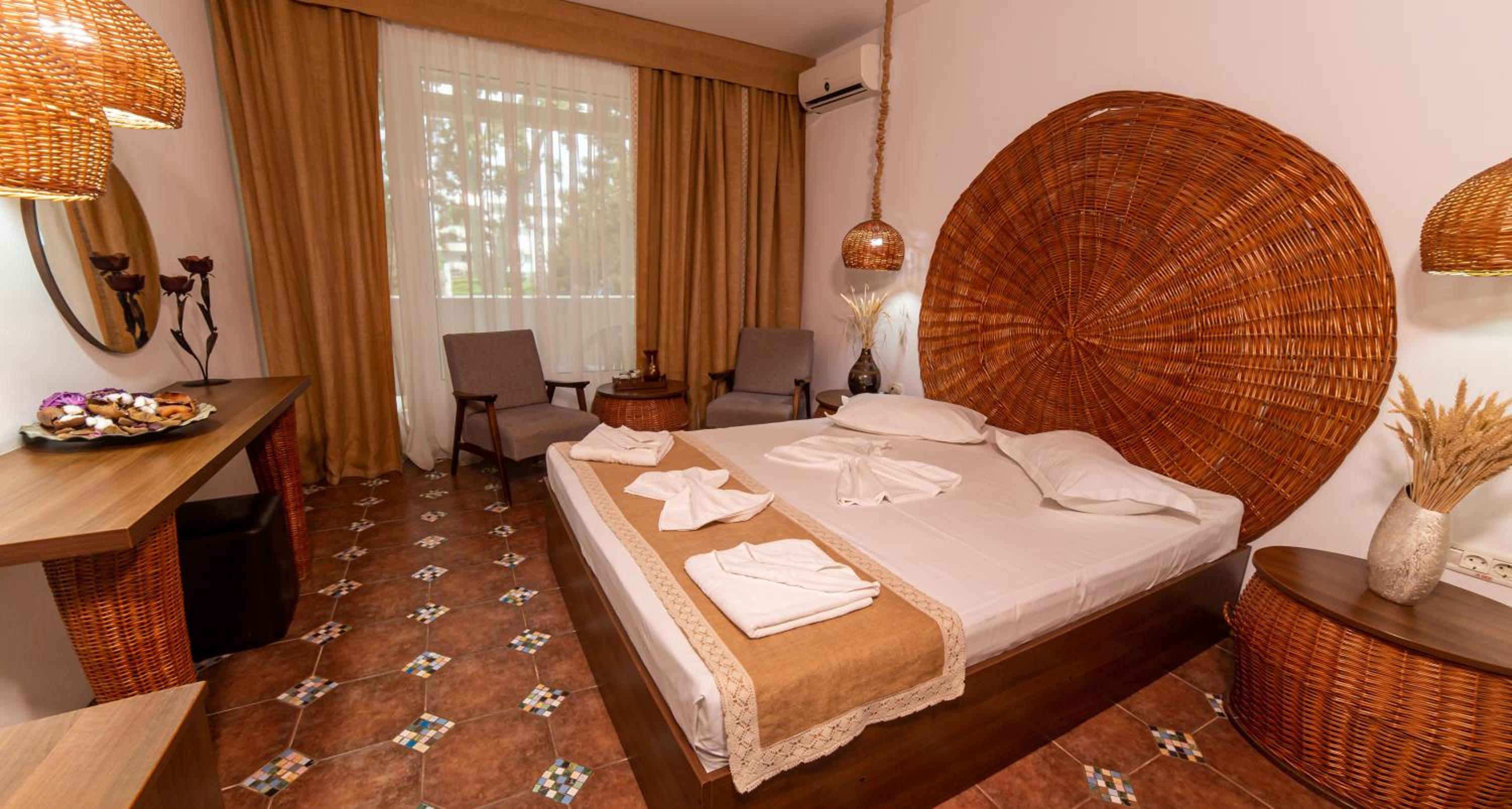 Standard Double or Twin Room with Balcony - Photo 5