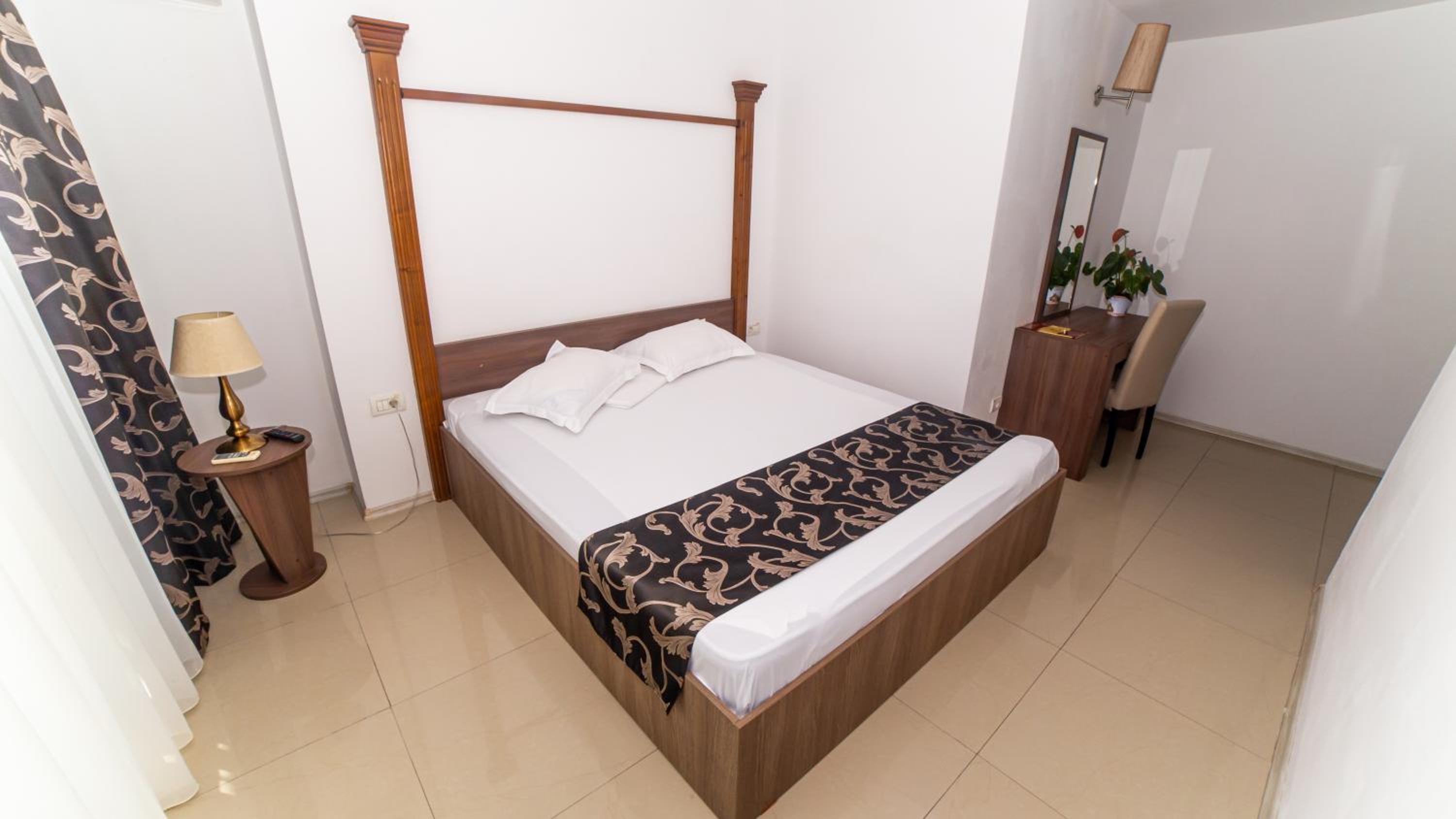 Suite - Photo 25