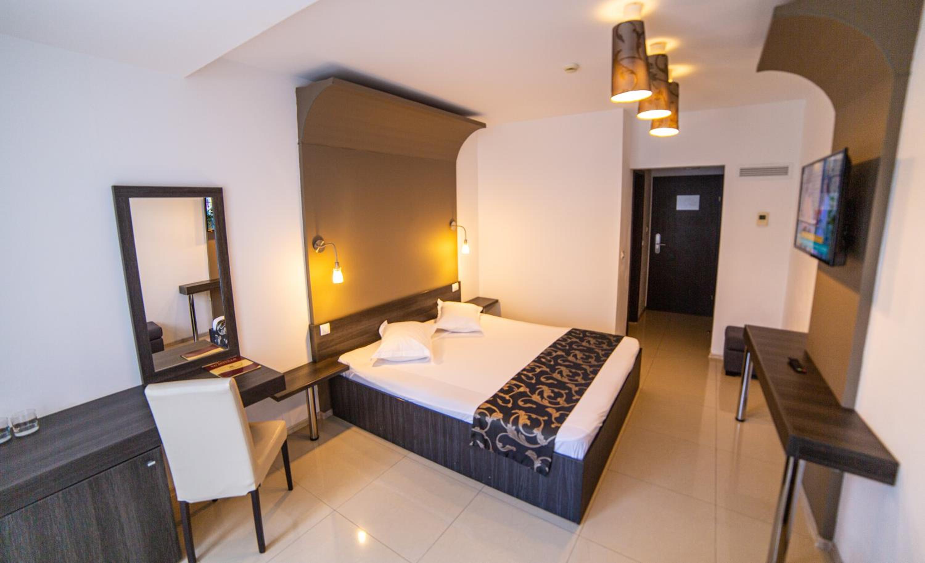 Superior Double or Twin Room - Photo 26