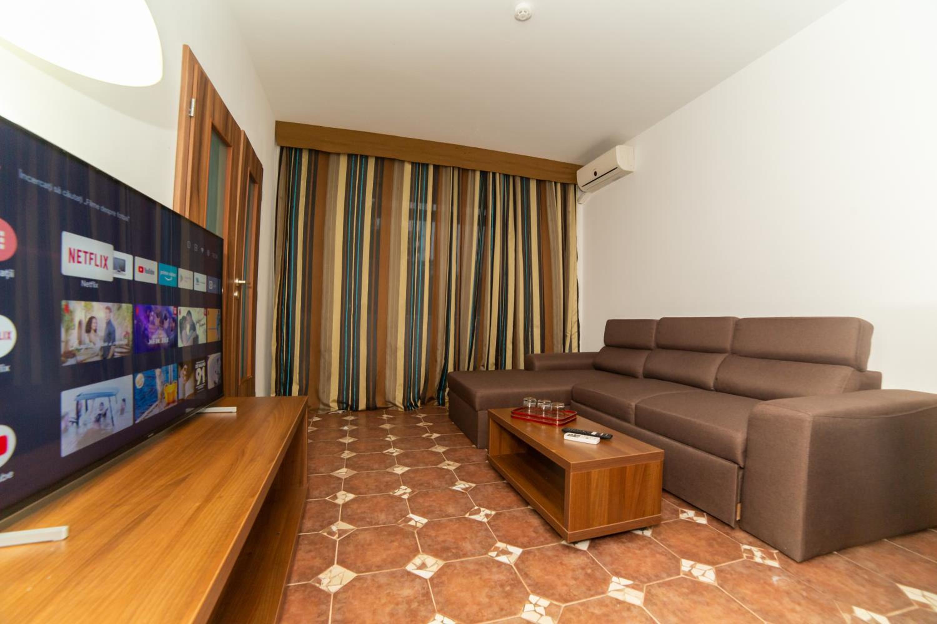 Suite - Photo 27