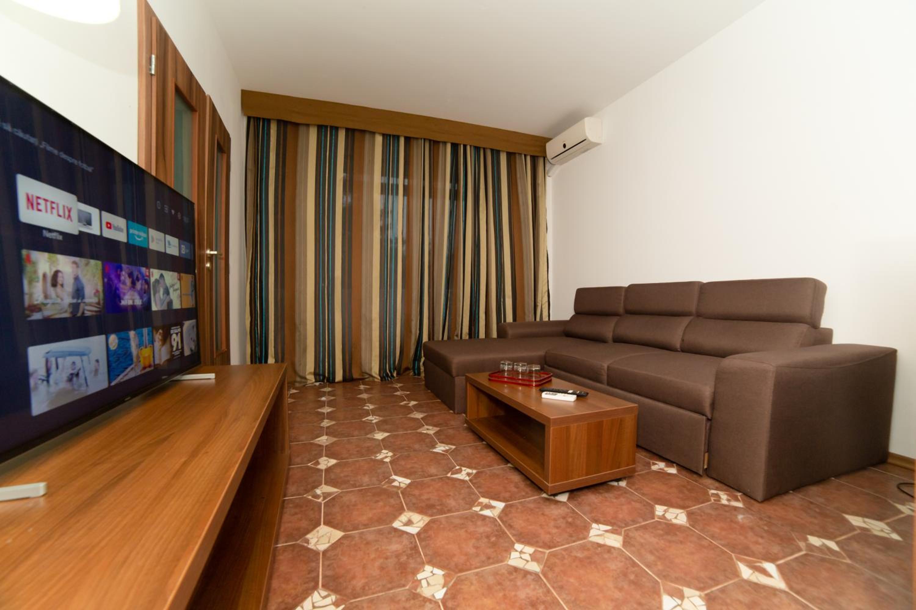 Suite - Photo 2
