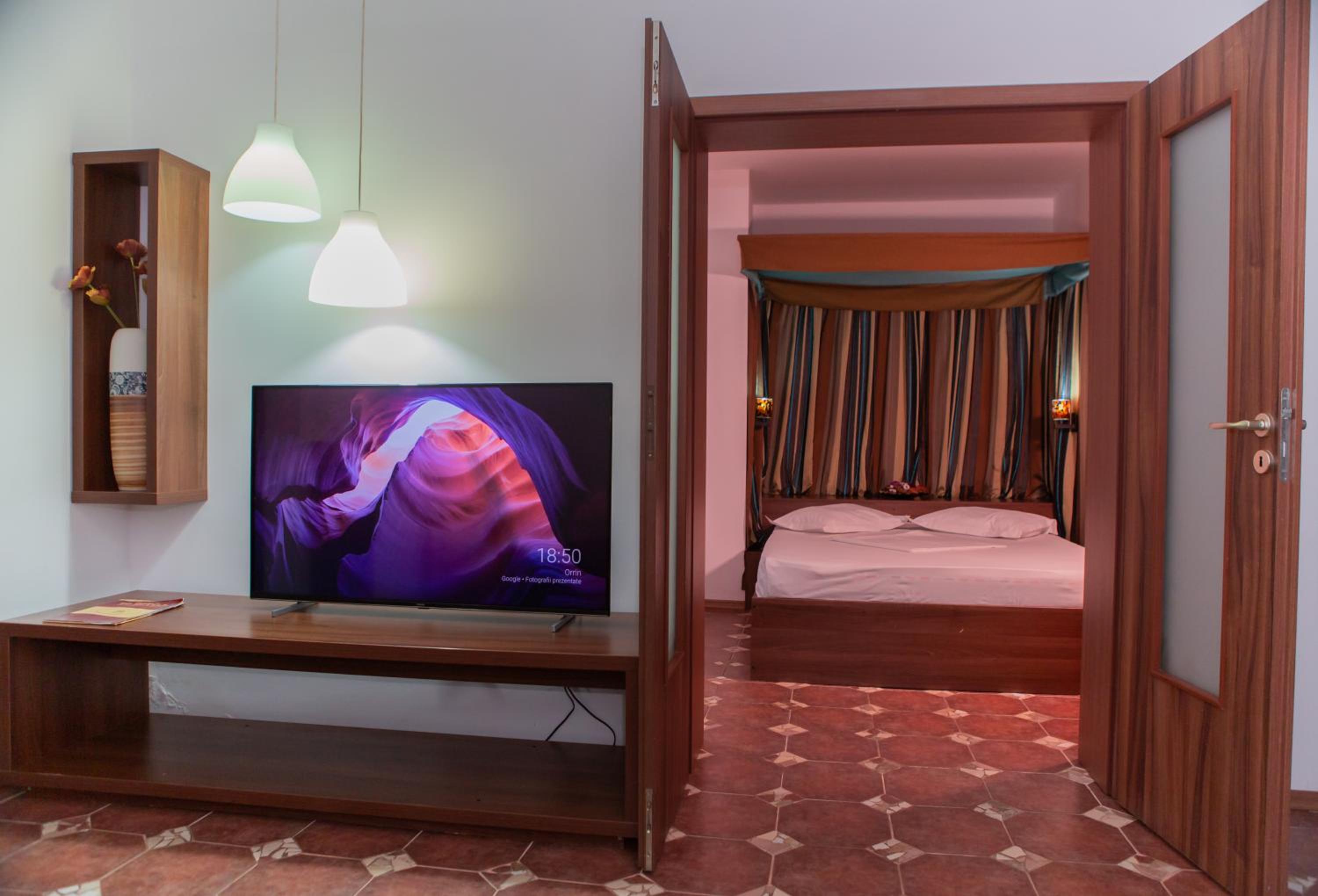 Suite - Photo 3