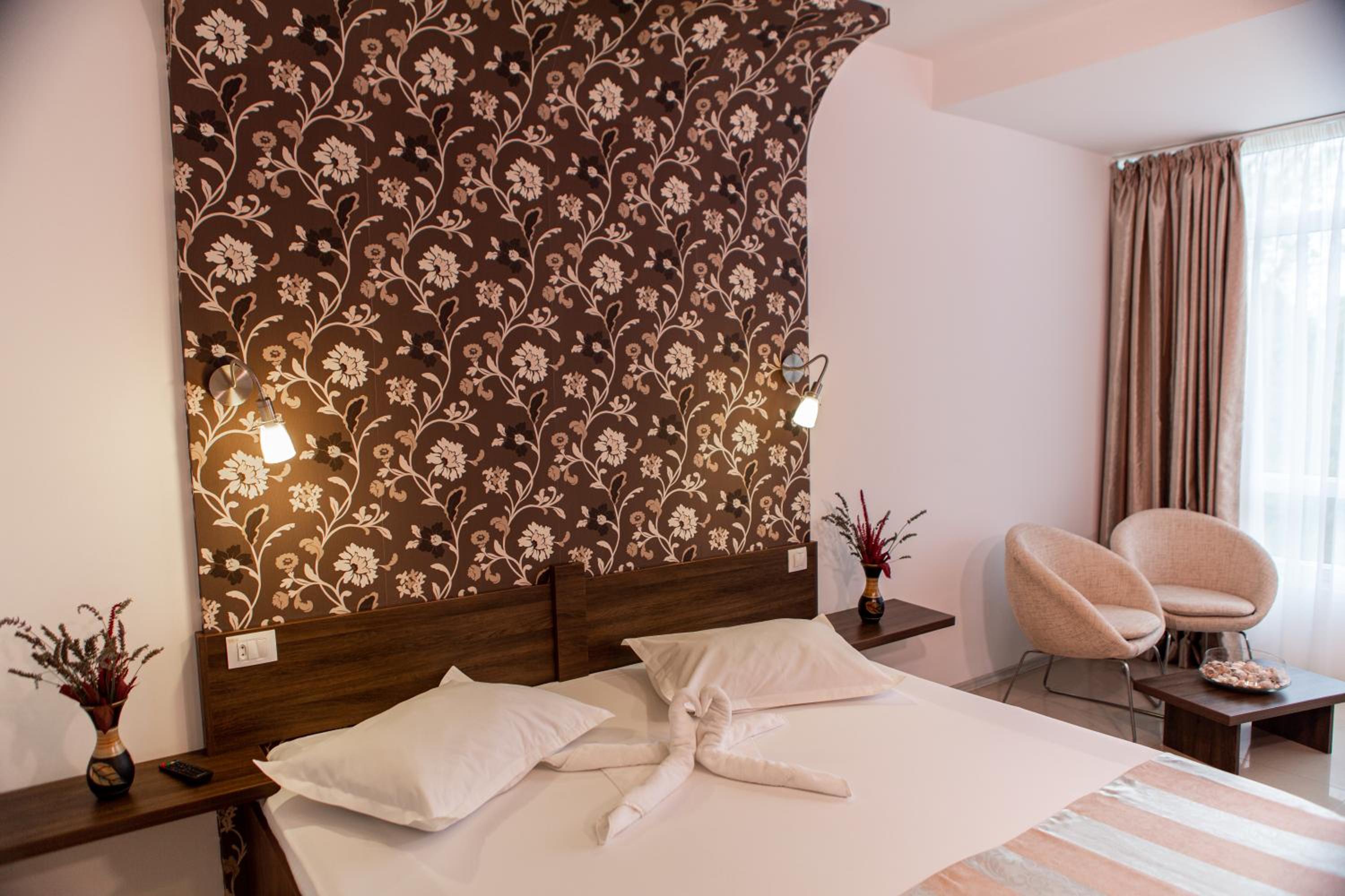 Superior Double or Twin Room - Photo 7