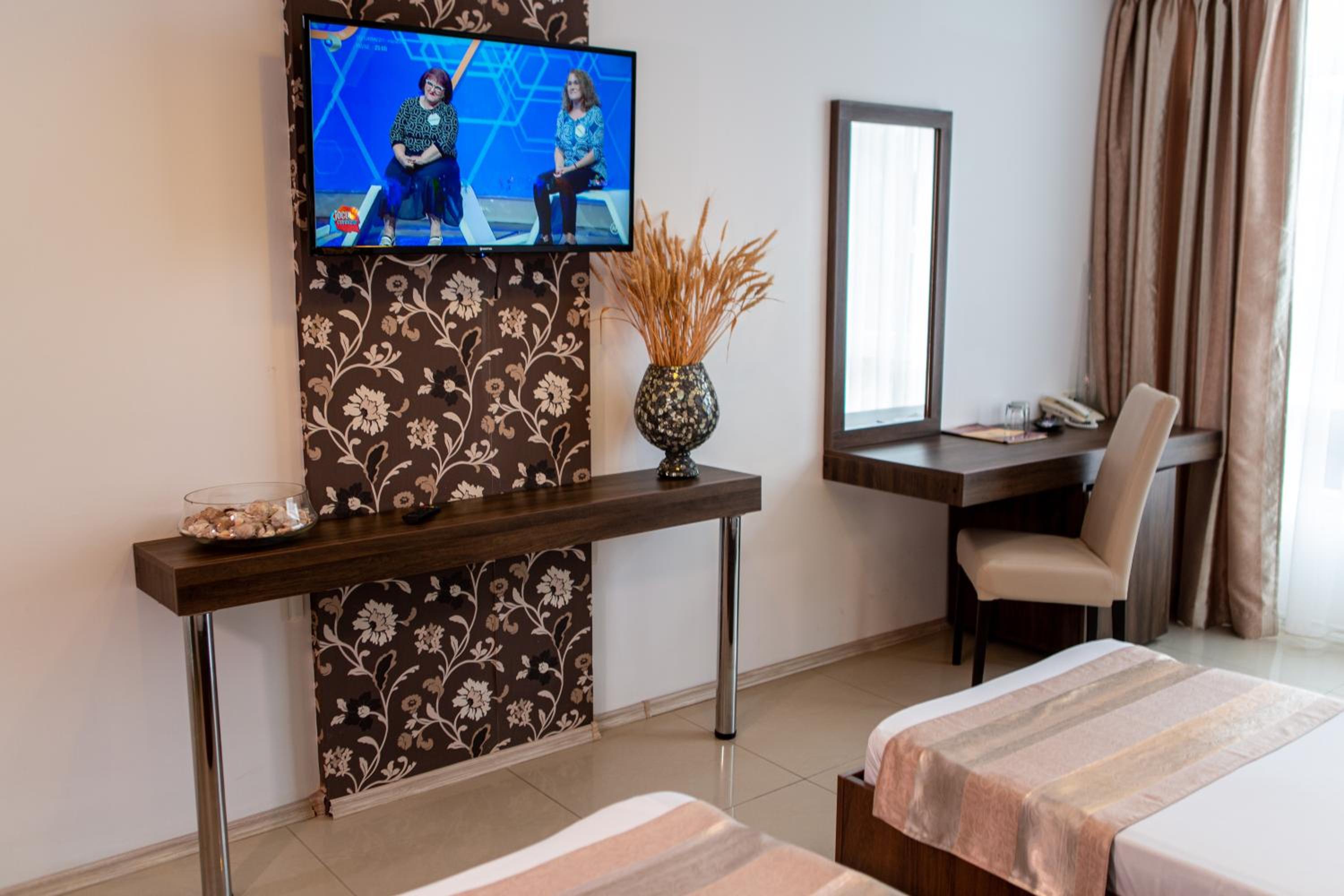Superior Double or Twin Room - Photo 8