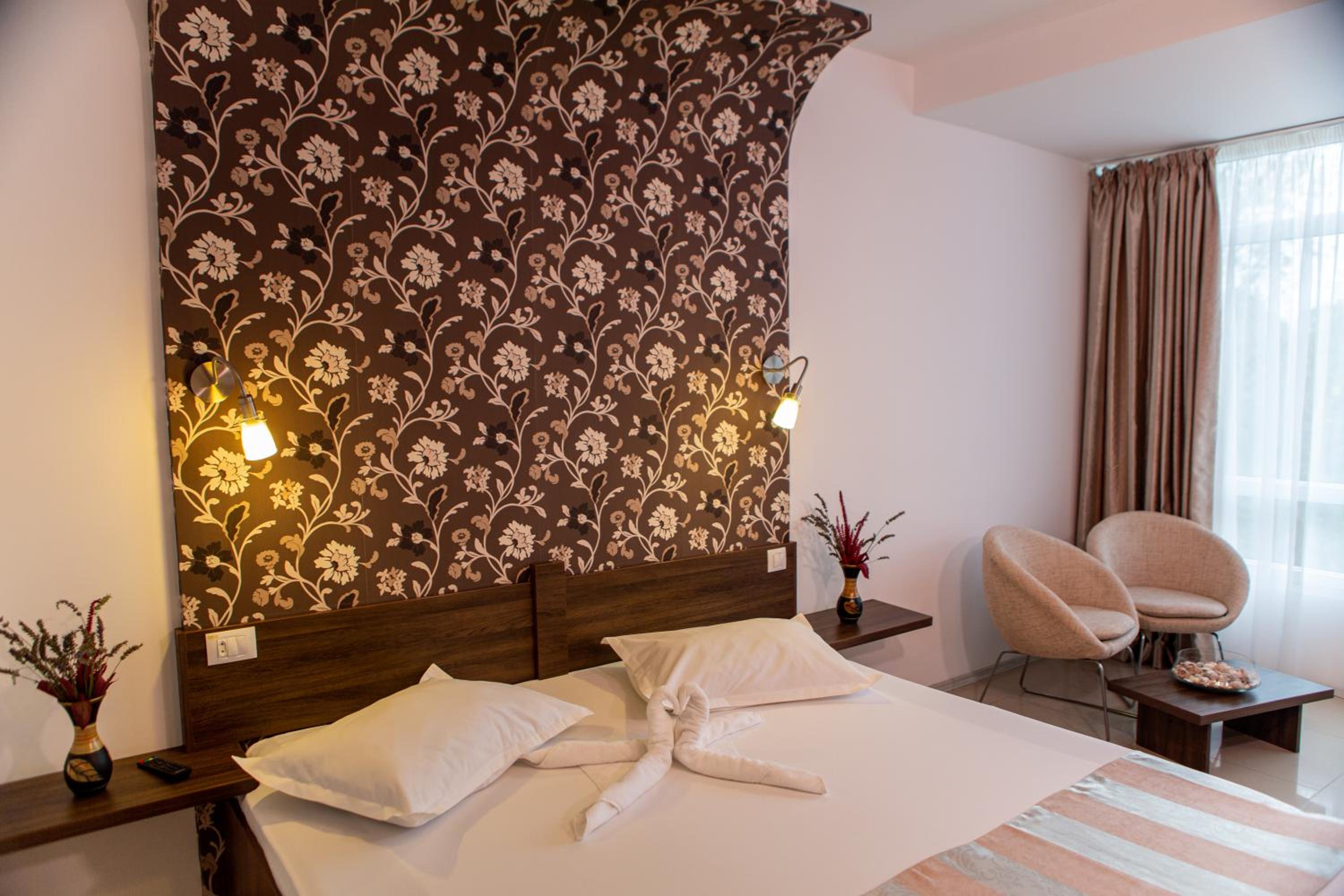 Superior Double or Twin Room - Photo 9